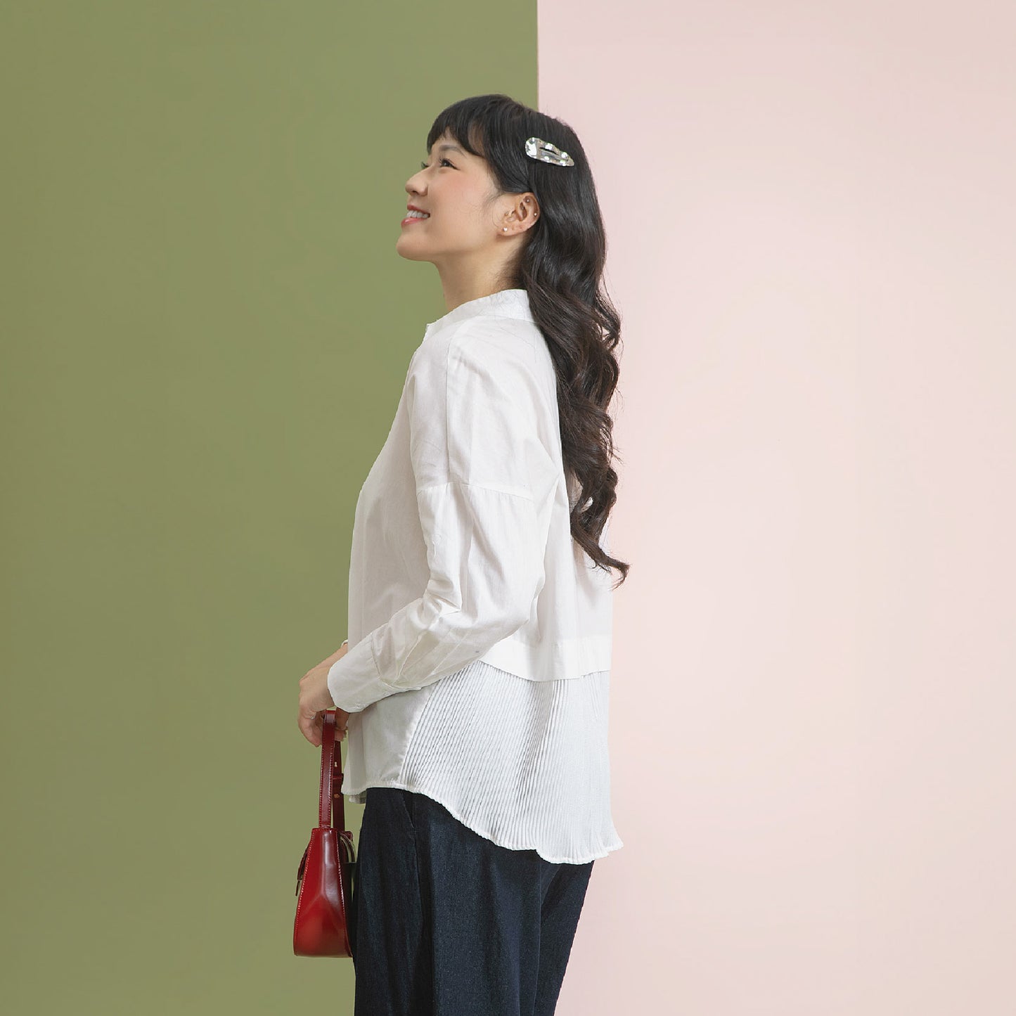 Vela Broken White - Kemeja Cotton Pleats Belakang