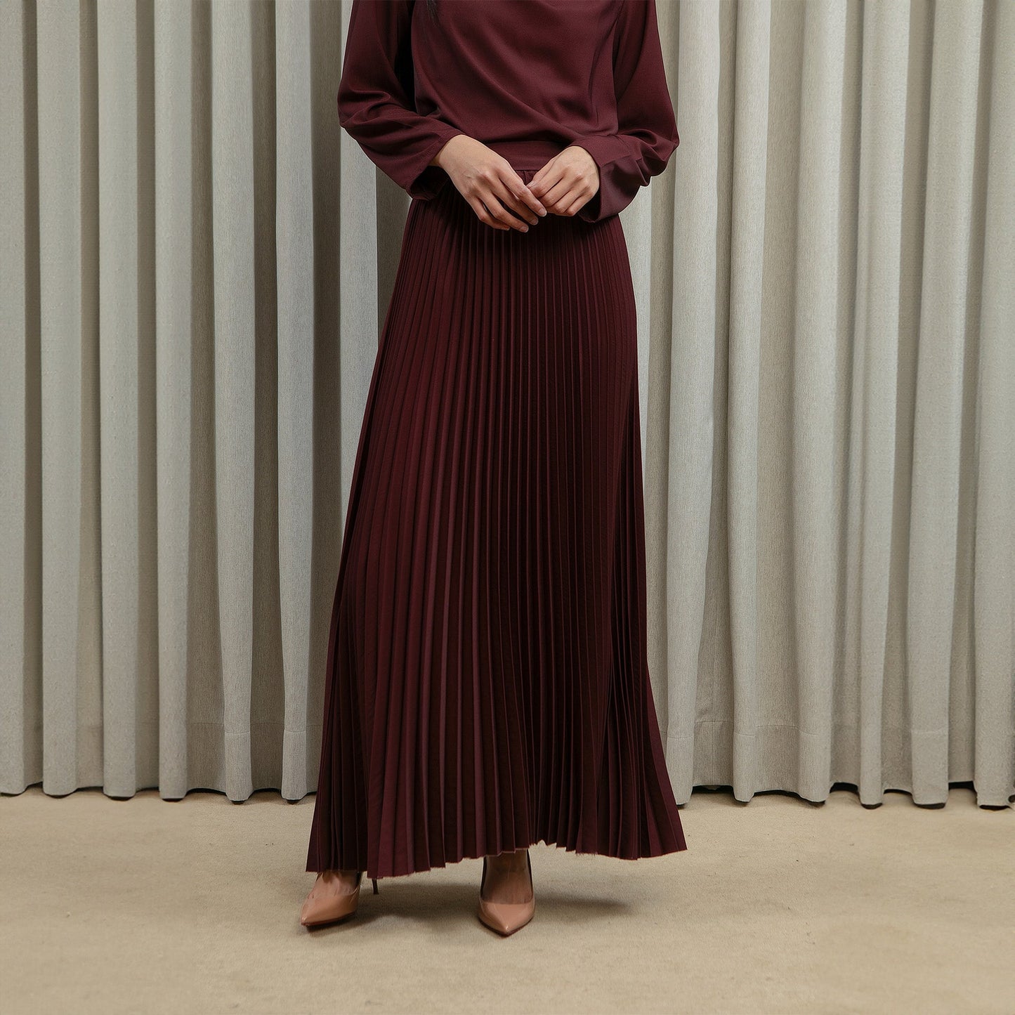 Vailla Skirt (HijabChic x Nabillasyal) - Rok Pleats Polos Woolpeach | HijabChic