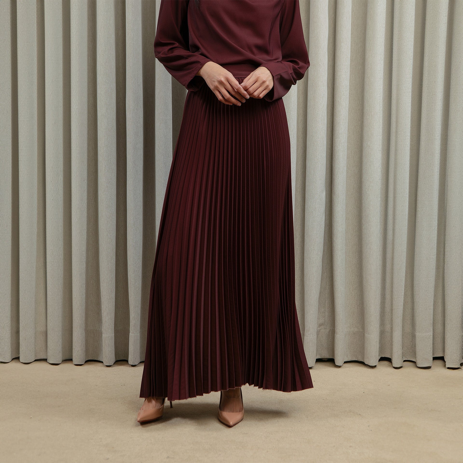 Vailla Skirt (HijabChic x Nabillasyal) - Rok Pleats Polos Woolpeach | HijabChic