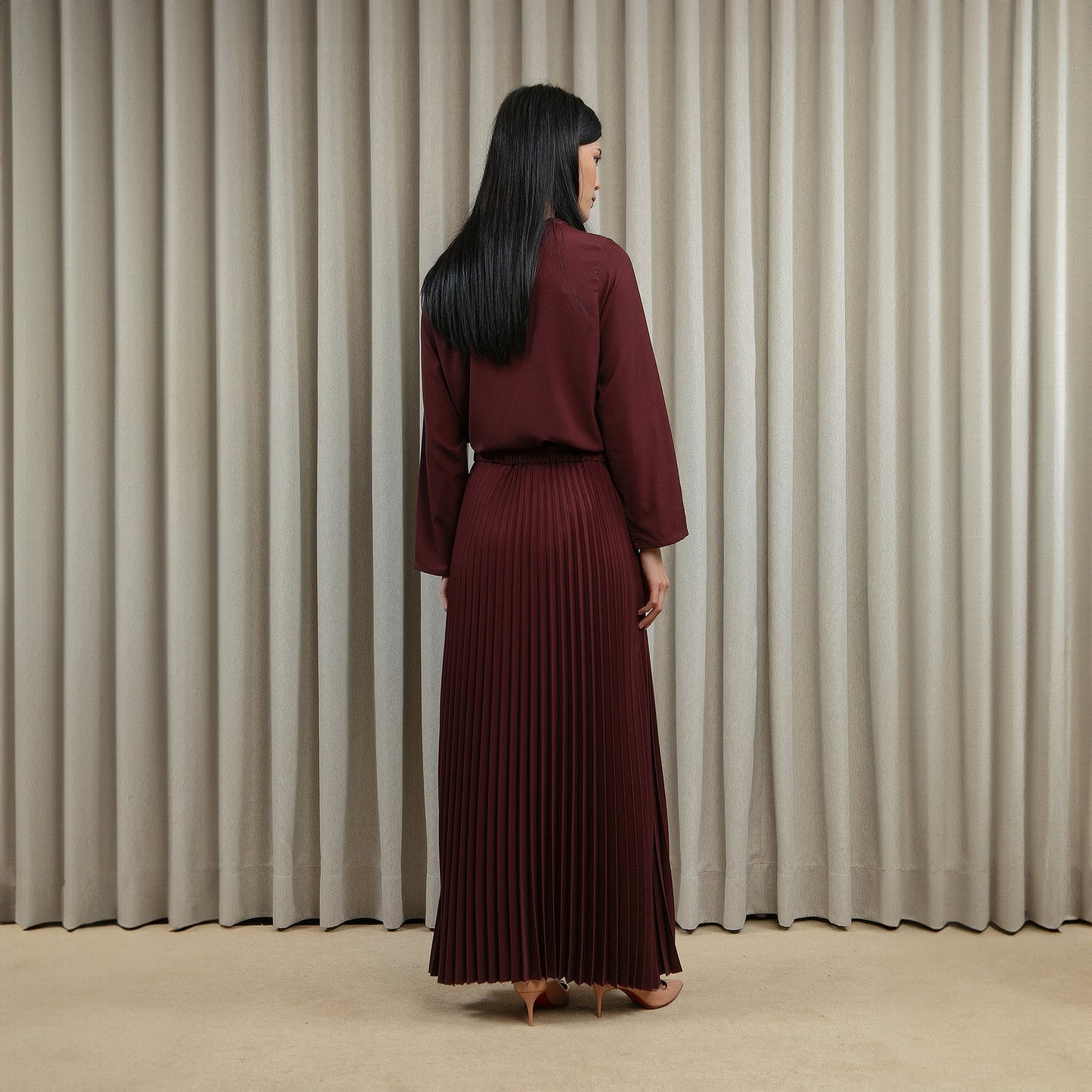 Vailla Skirt (HijabChic x Nabillasyal) - Rok Pleats Polos Woolpeach | HijabChic