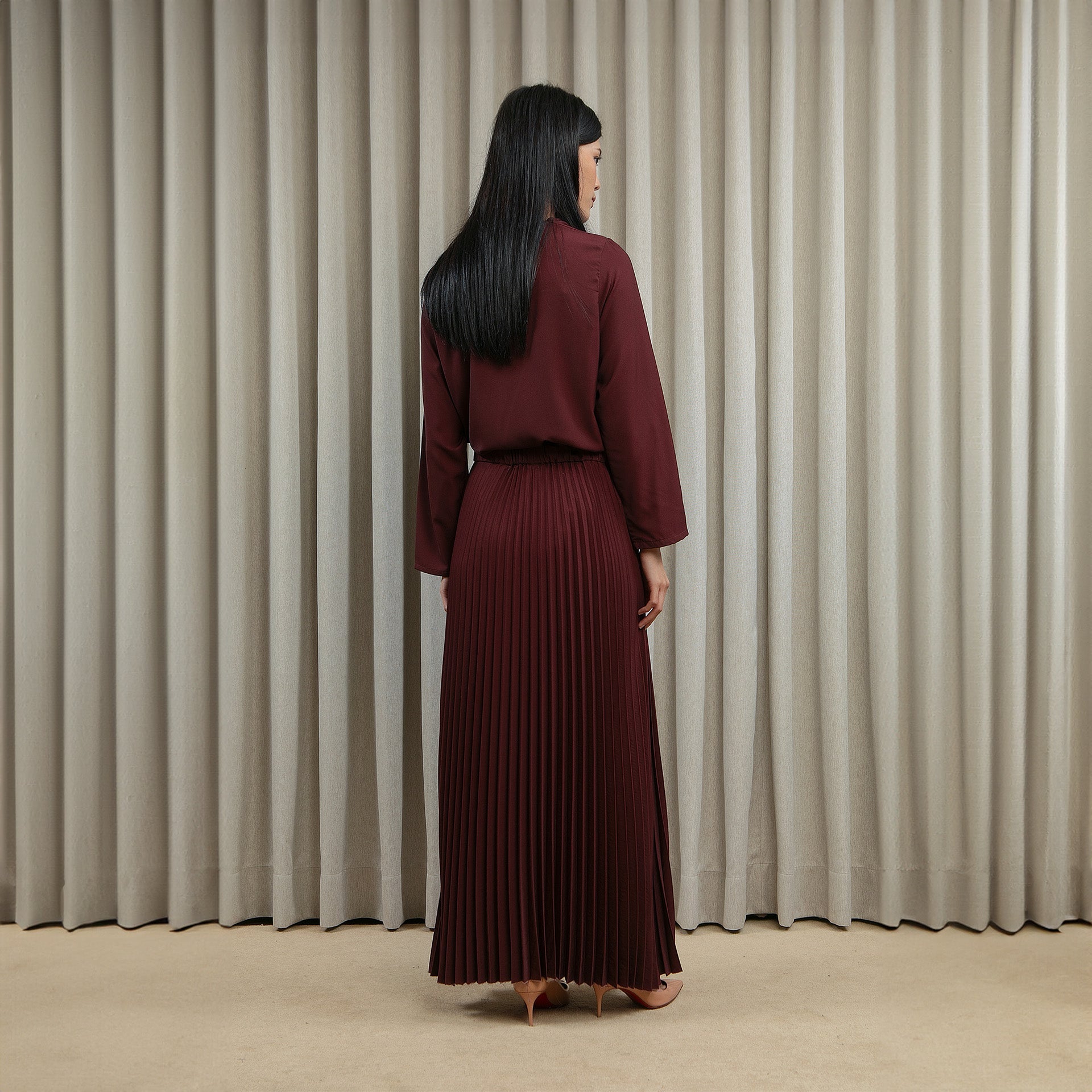 Vailla Skirt (HijabChic x Nabillasyal) - Rok Pleats Polos Woolpeach | HijabChic