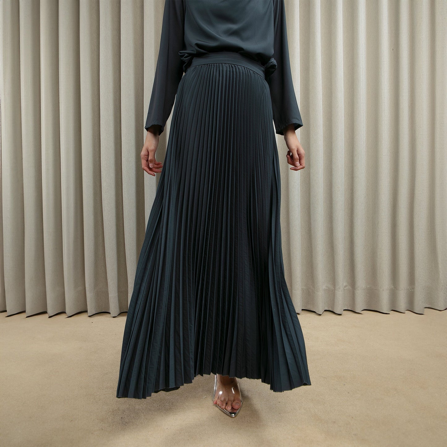 Vailla Skirt (HijabChic x Nabillasyal) - Rok Pleats Polos Woolpeach | HijabChic