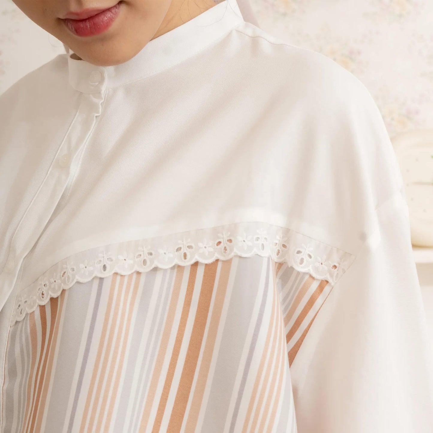 Prisha Stripe Peach Top - Kemeja Katun Renda | HijabChic