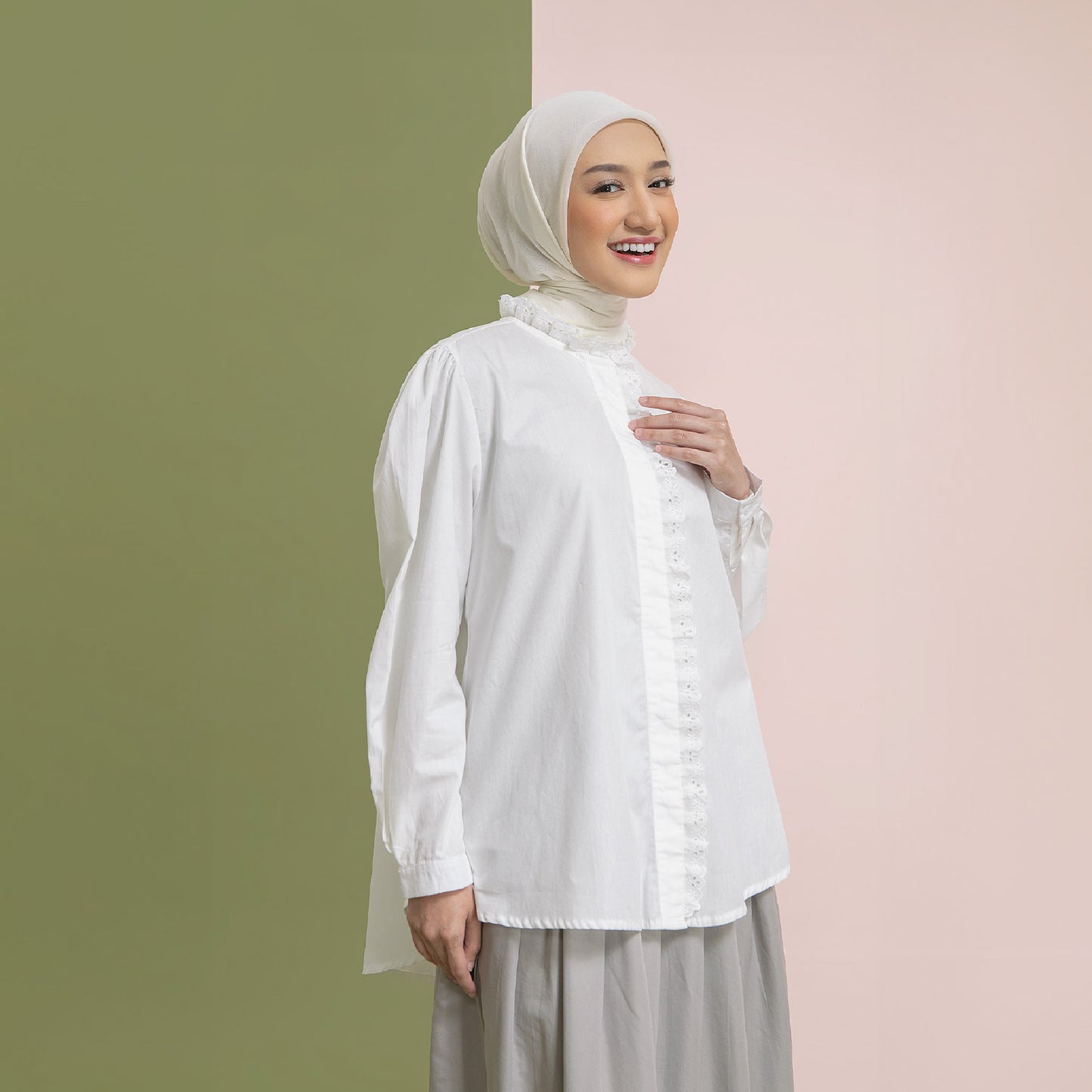 Melia Broken White - Kemeja Cotton Ruffles