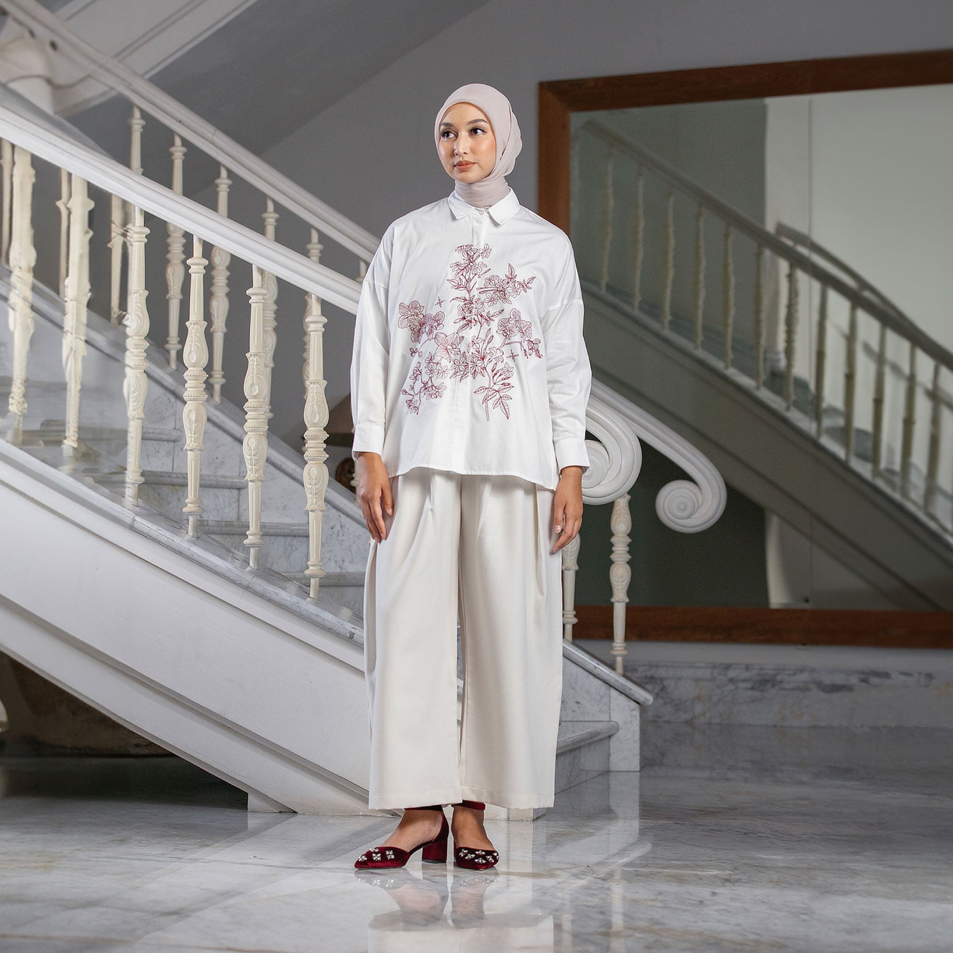 Nirmala Top - Kemeja Katun Bordir Bunga