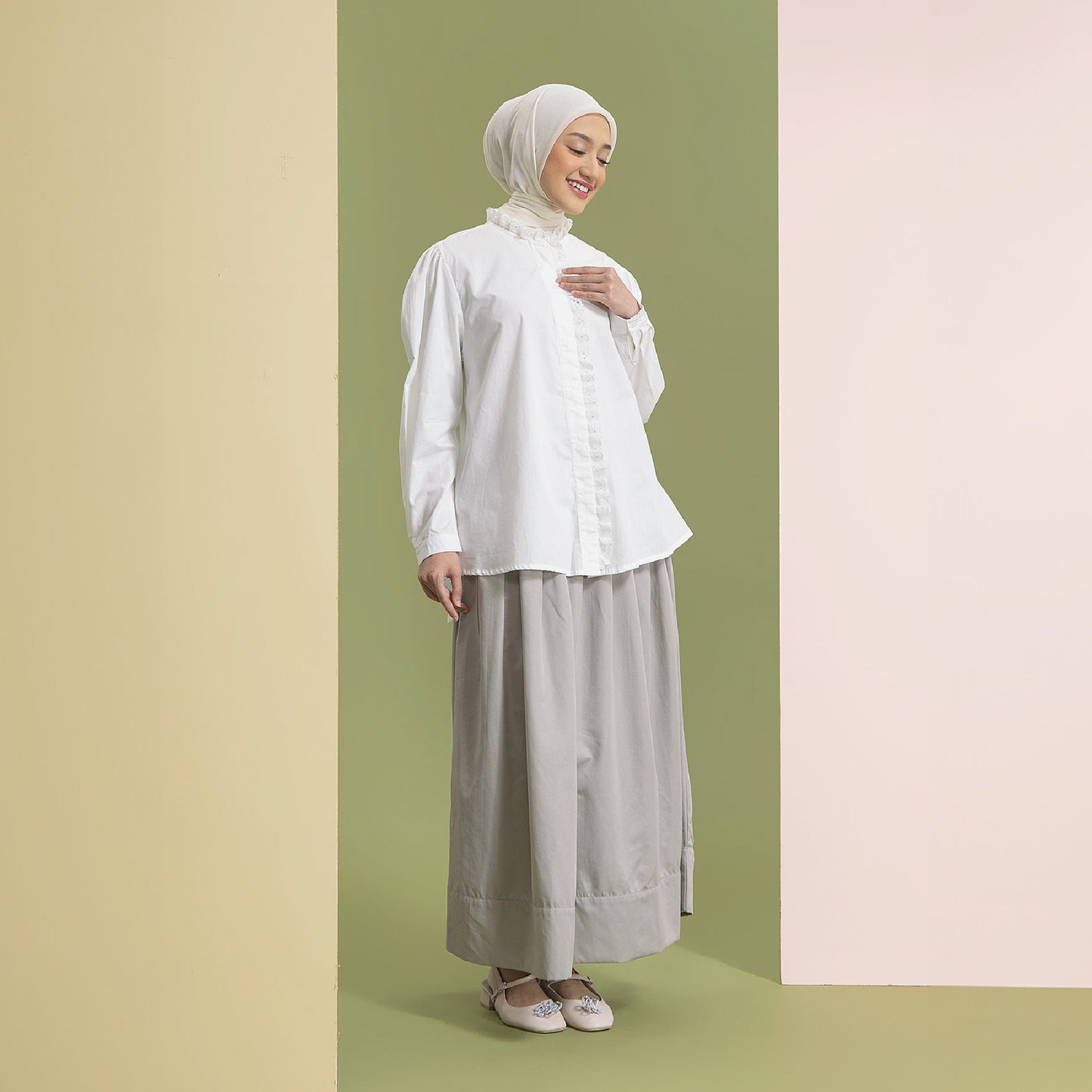 Melia Broken White - Kemeja Cotton Ruffles