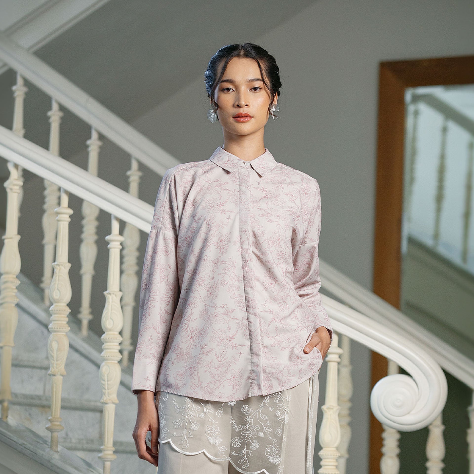 Cempaka Top - Kemeja Katun Motif Bunga Hidden Button
