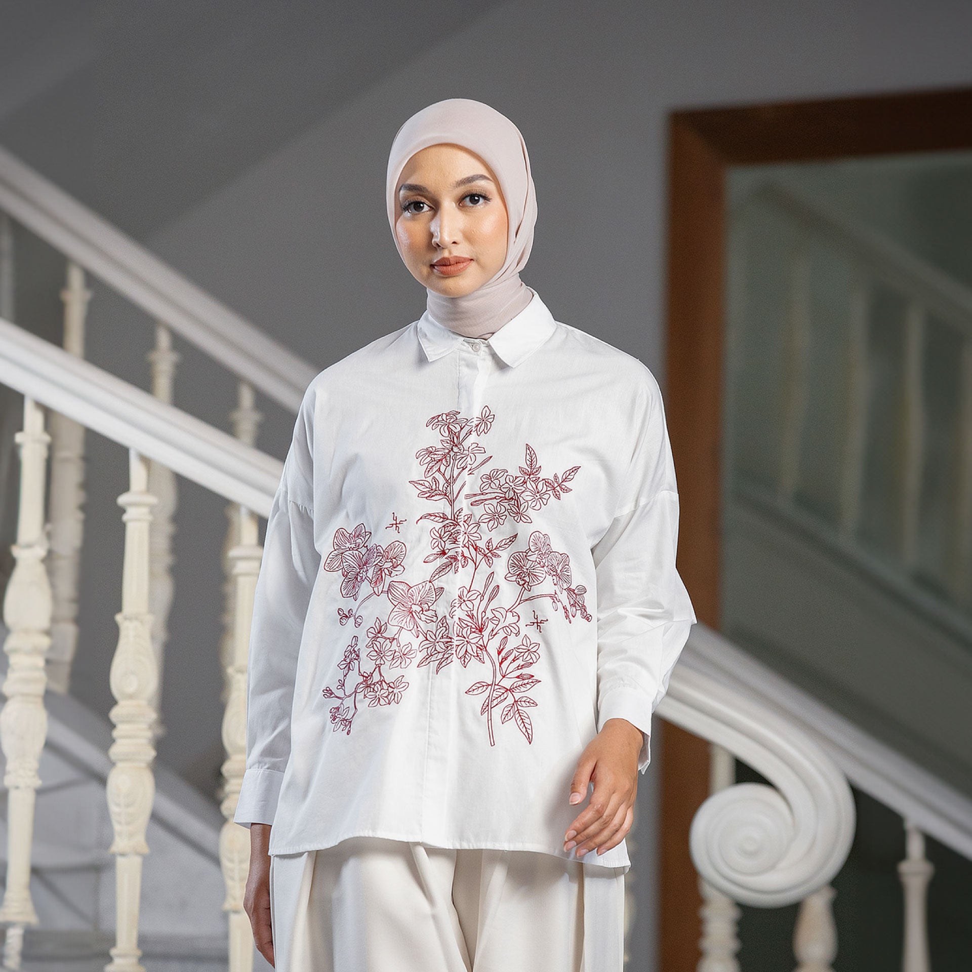 Nirmala Top - Kemeja Katun Bordir Bunga