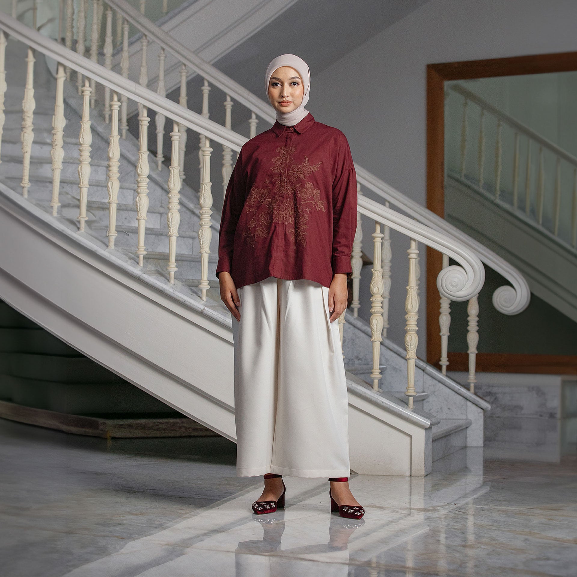 Nirmala Top - Kemeja Katun Bordir Bunga
