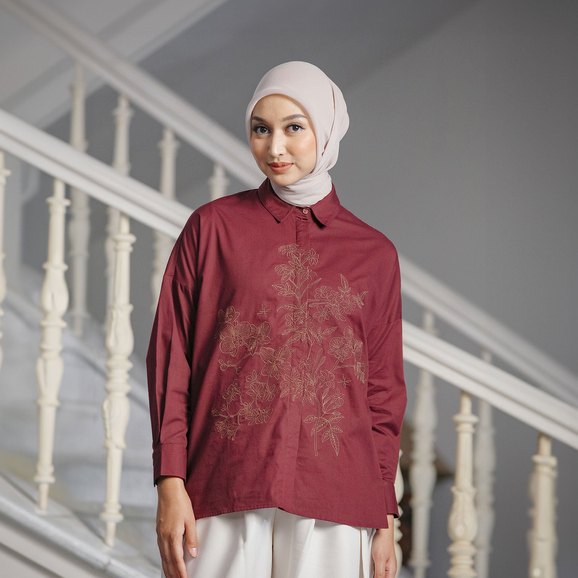 Nirmala Top - Kemeja Katun Bordir Bunga