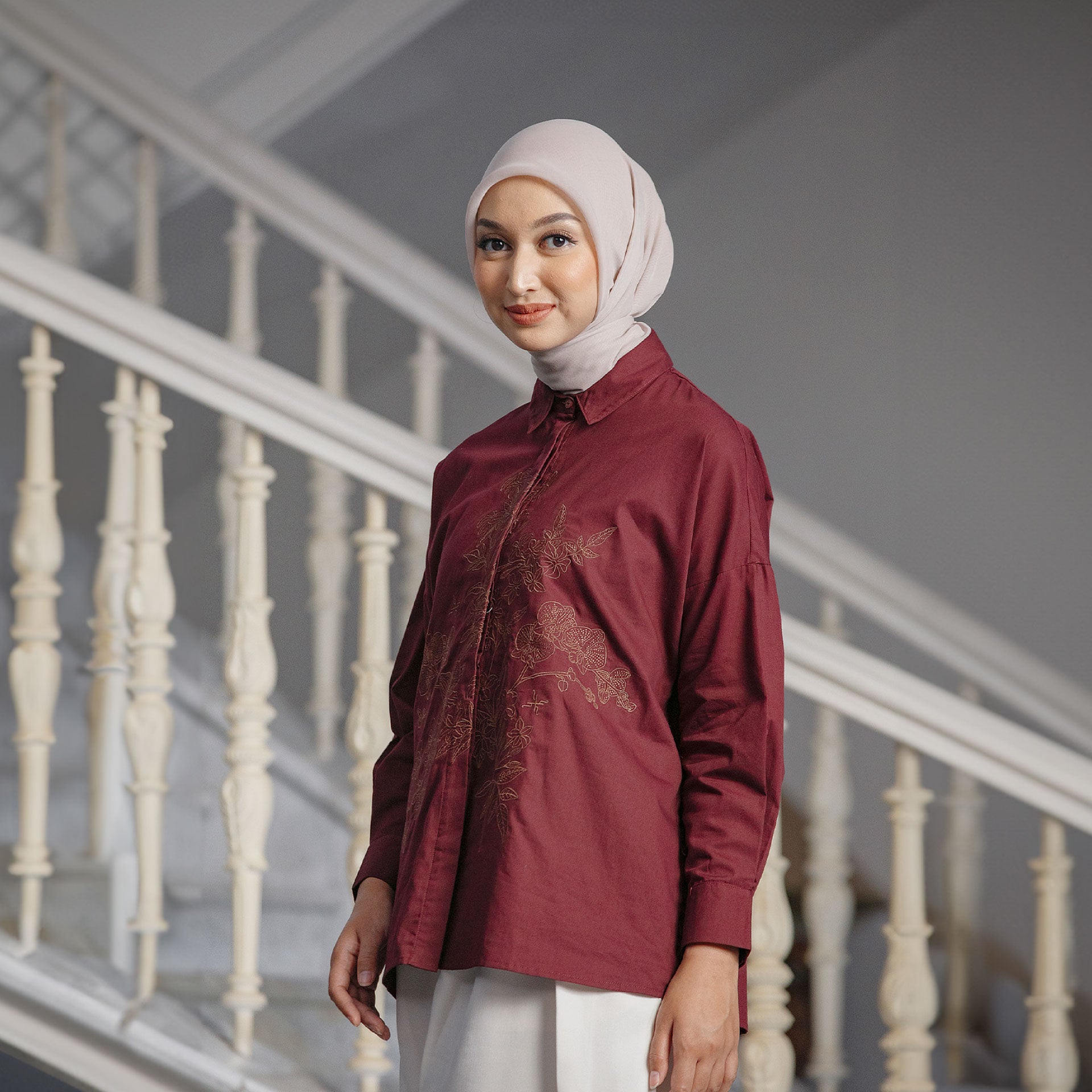 Nirmala Top - Kemeja Katun Bordir Bunga