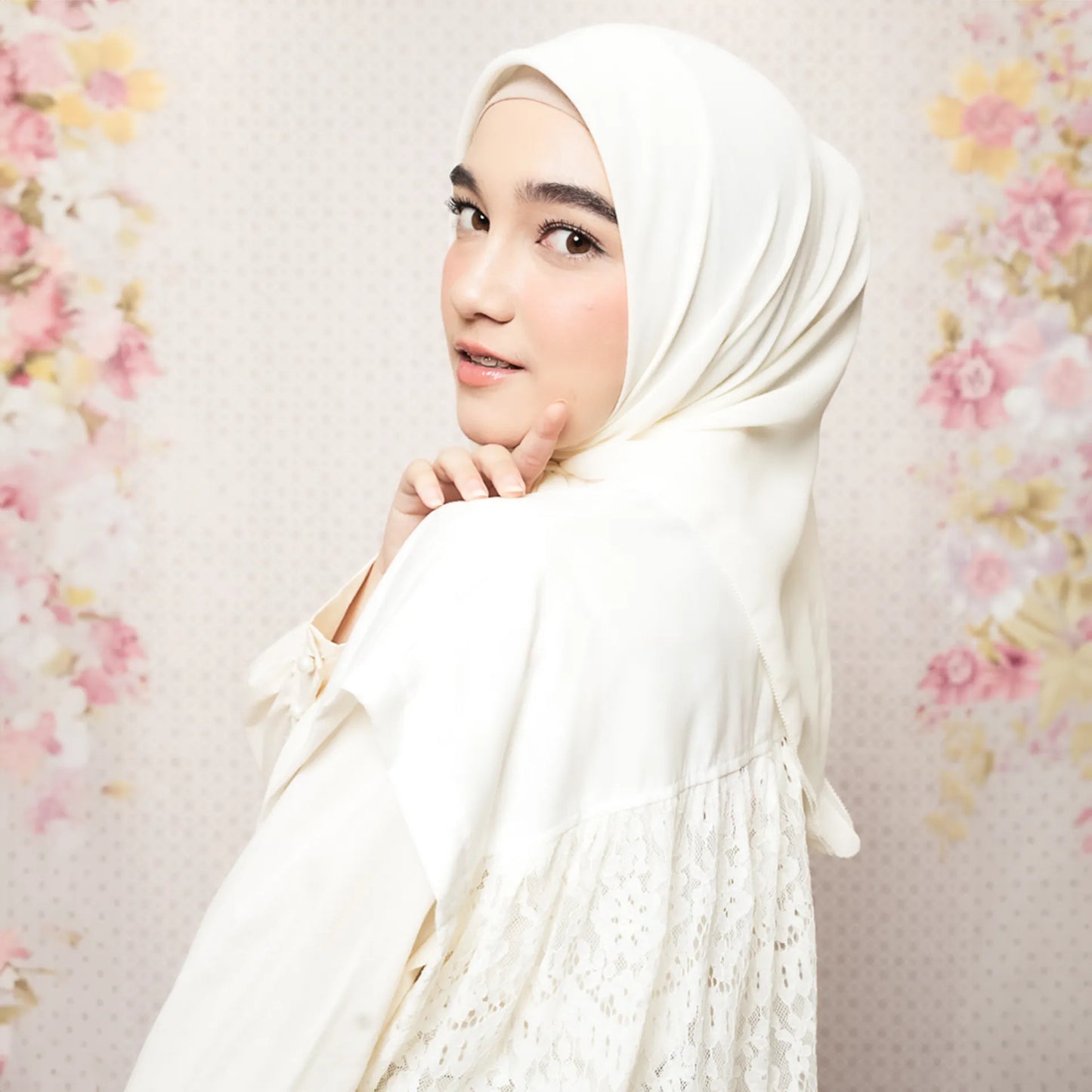 Eidlyn Broken White Outer