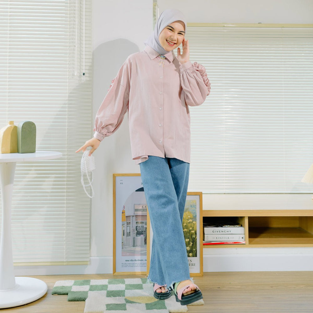 
            
                Load image into Gallery viewer, Clarie Baby Pink Tops | HijabChic
            
        