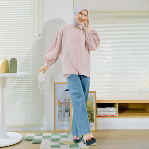 
            
                Load image into Gallery viewer, Clarie Baby Pink Tops | HijabChic
            
        