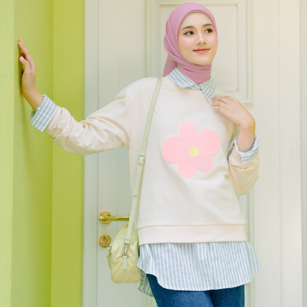 
            
                Load image into Gallery viewer, Raline Beige Sweater Tops (HijabChic Pink X Rania) | HijabChic
            
        