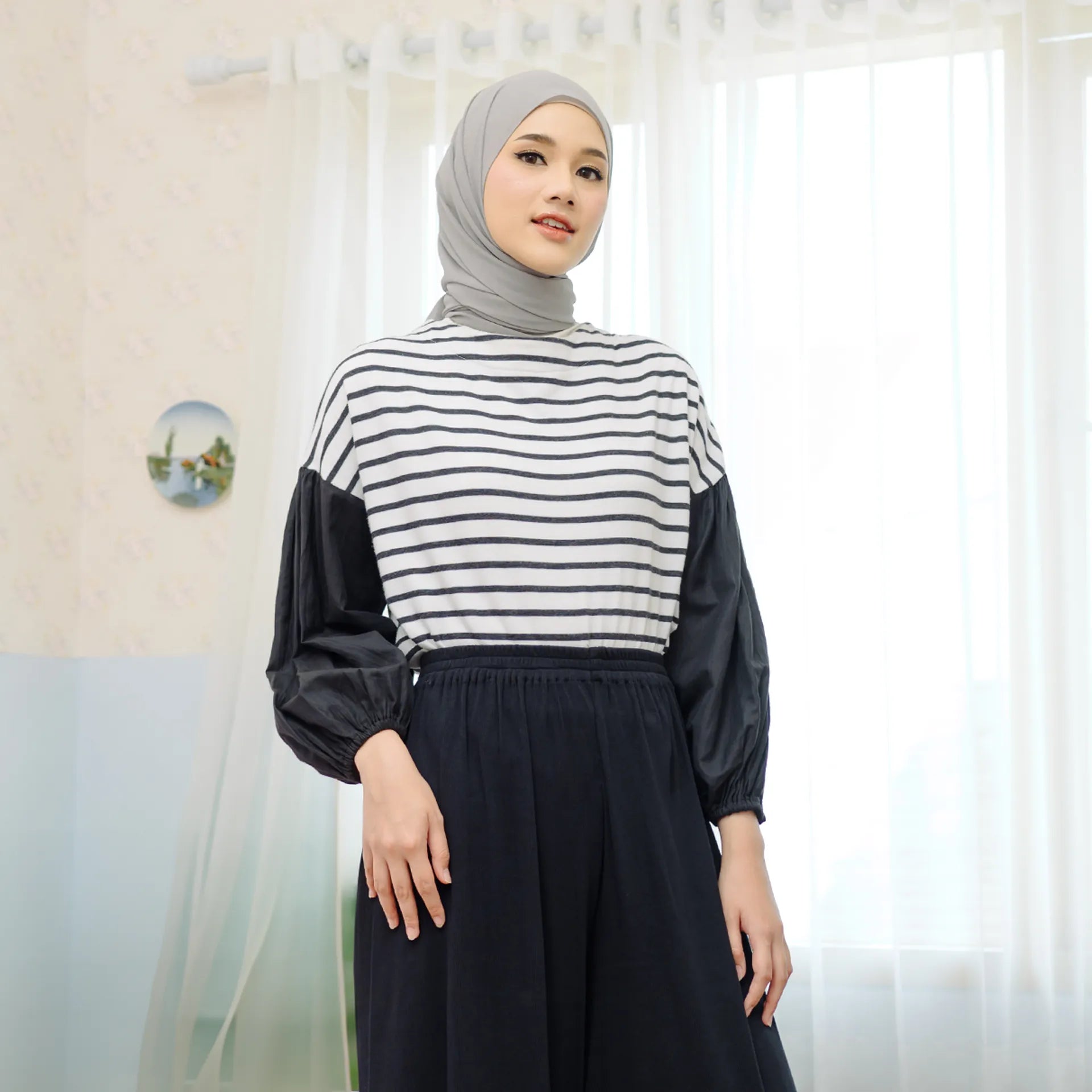 Sandy Black White Stripe Tops | HijabChic