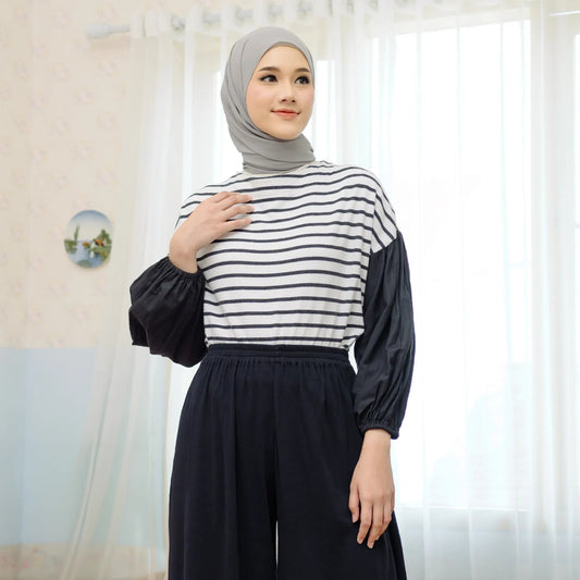 Sandy Black White Stripe Tops | HijabChic