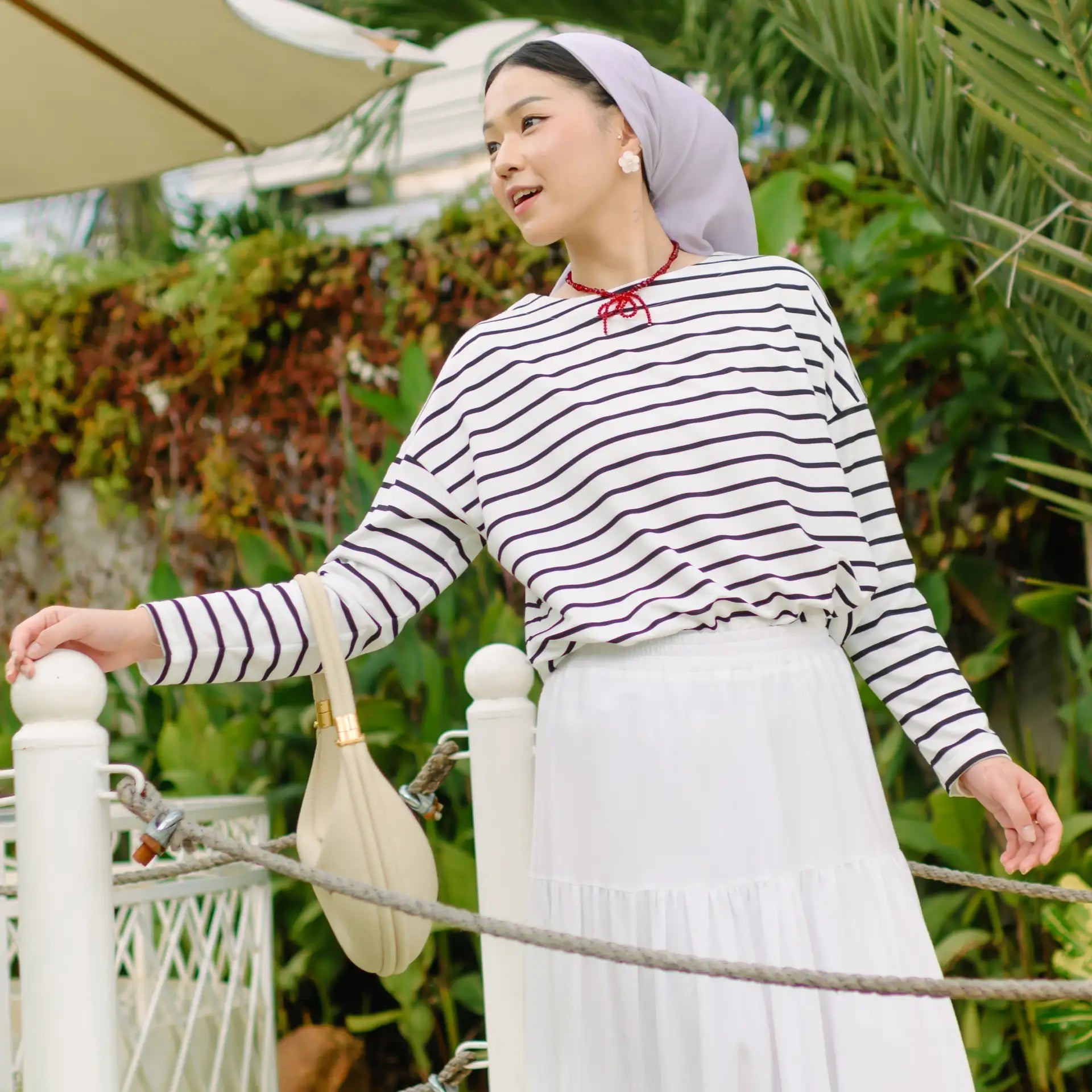 Defect Ulyani Black and White Stripe Tops | HijabChic