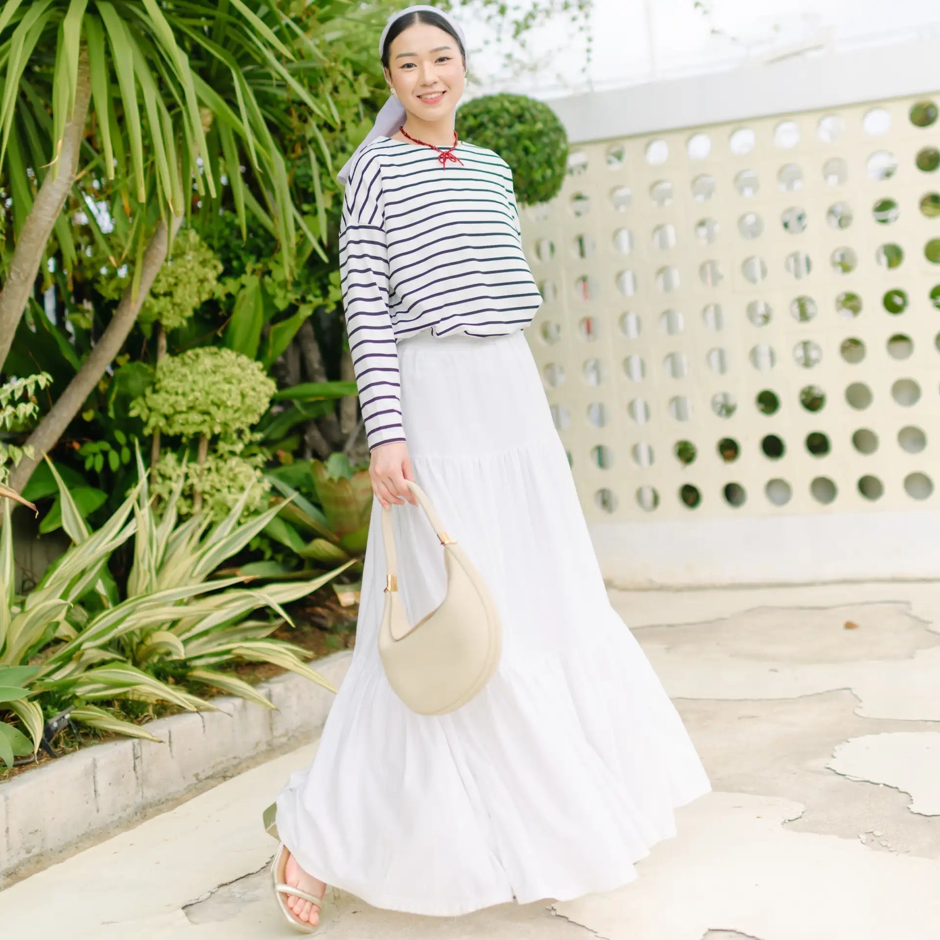 Defect Ulyani Black and White Stripe Tops | HijabChic