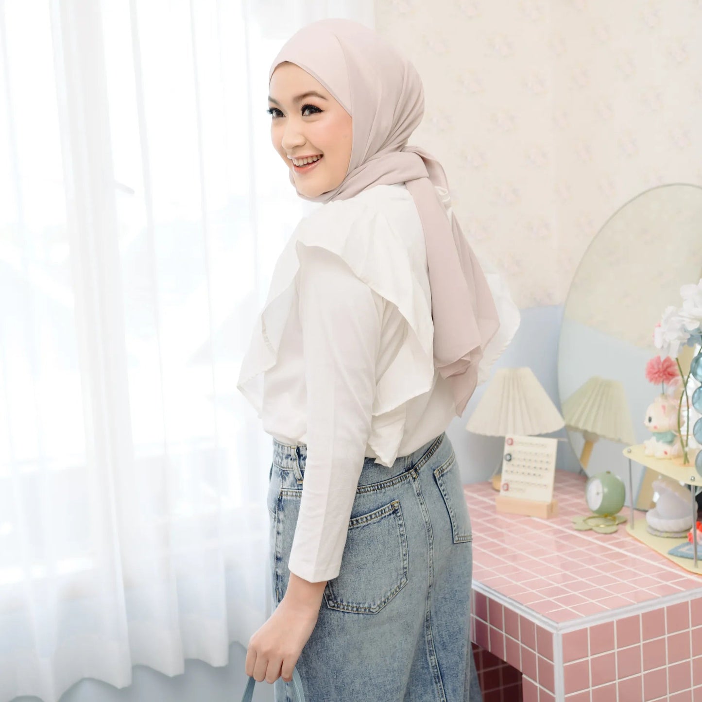 Winnie Broken White Top | HijabChic