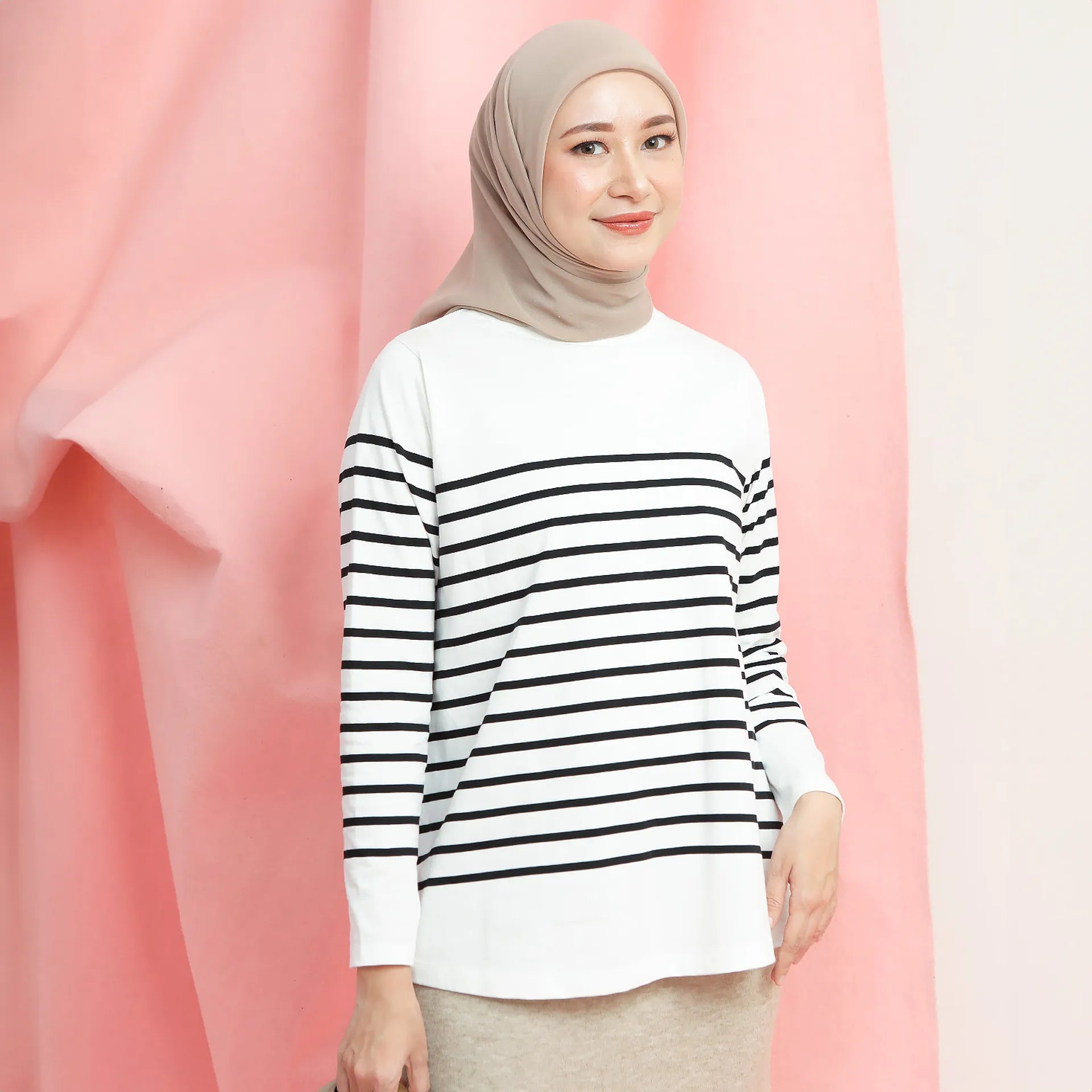 Aisly Broken White Stripe Tops | HijabChic