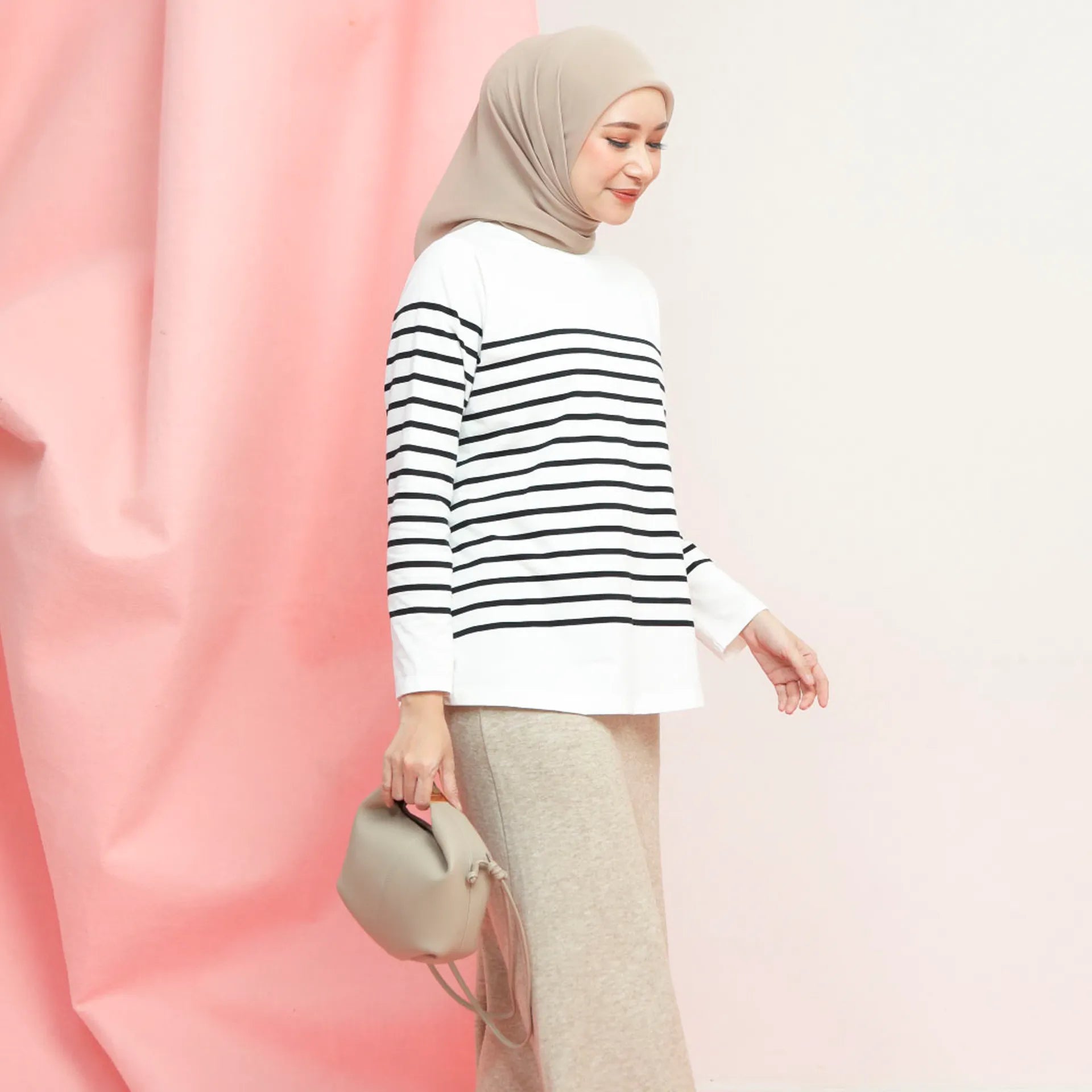 Aisly Broken White Stripe Tops | HijabChic