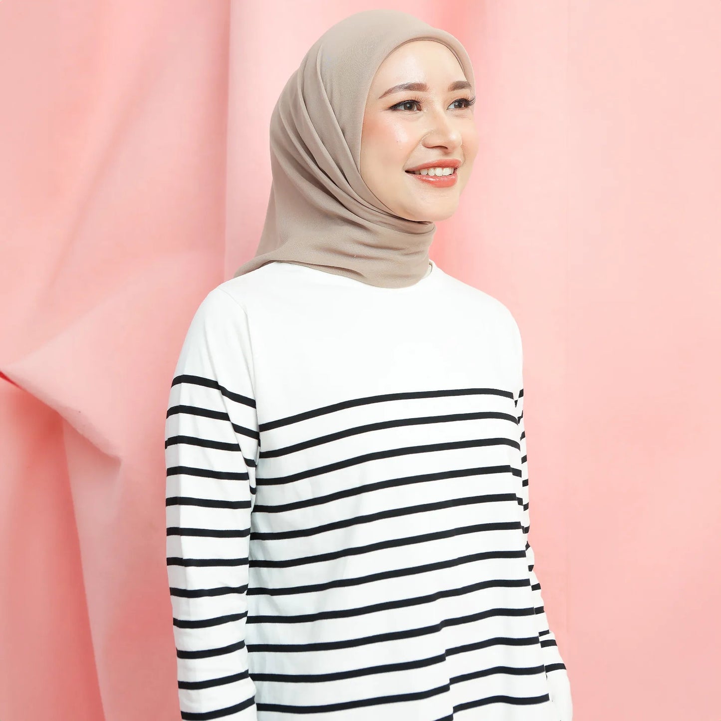 Aisly Broken White Stripe Tops | HijabChic