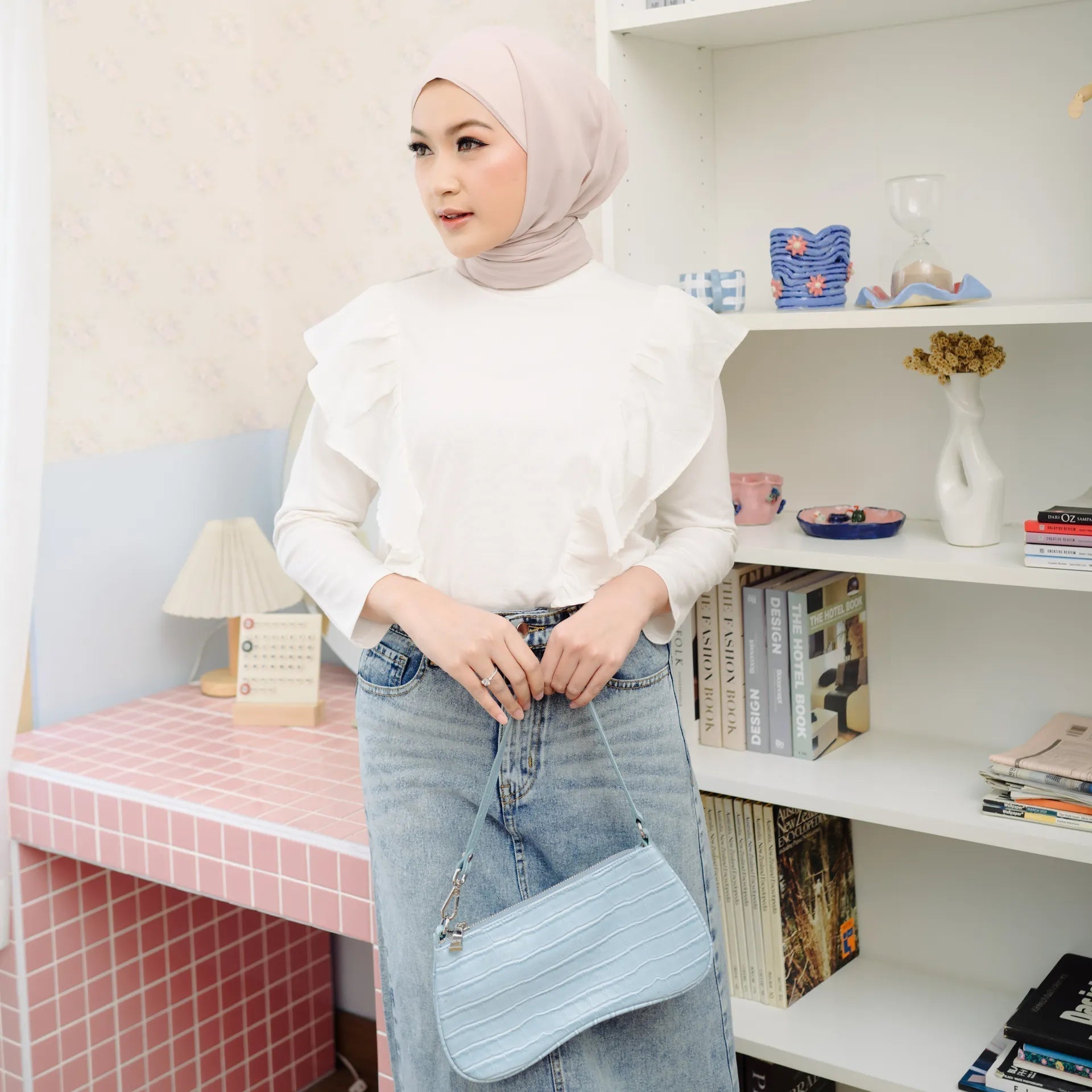 Winnie Broken White Top | HijabChic