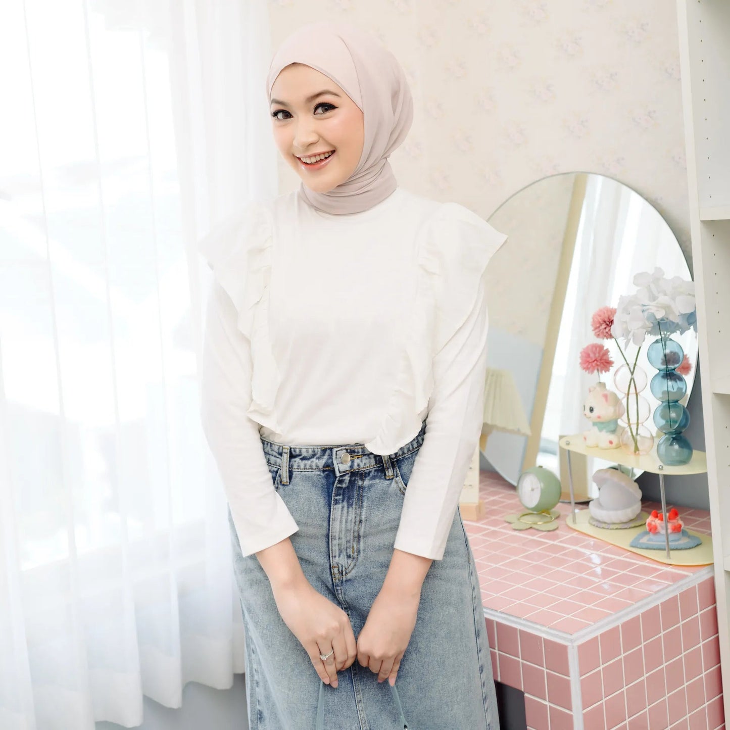 Winnie Broken White Top | HijabChic