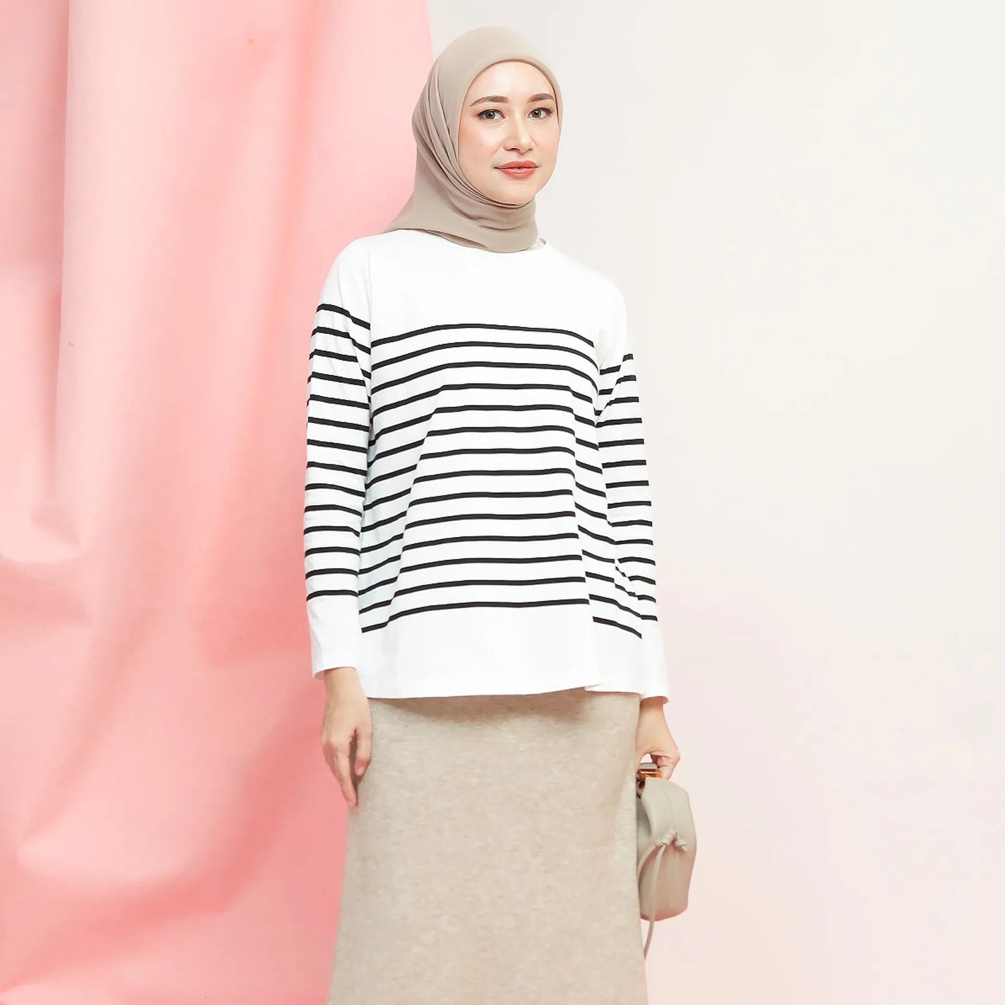 Aisly Broken White Stripe Tops | HijabChic