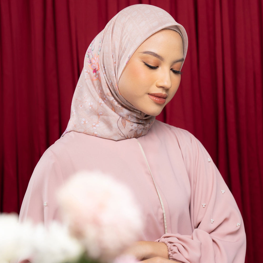 
            
                Load image into Gallery viewer, Elicia Peach Scarf | HijabChic
            
        