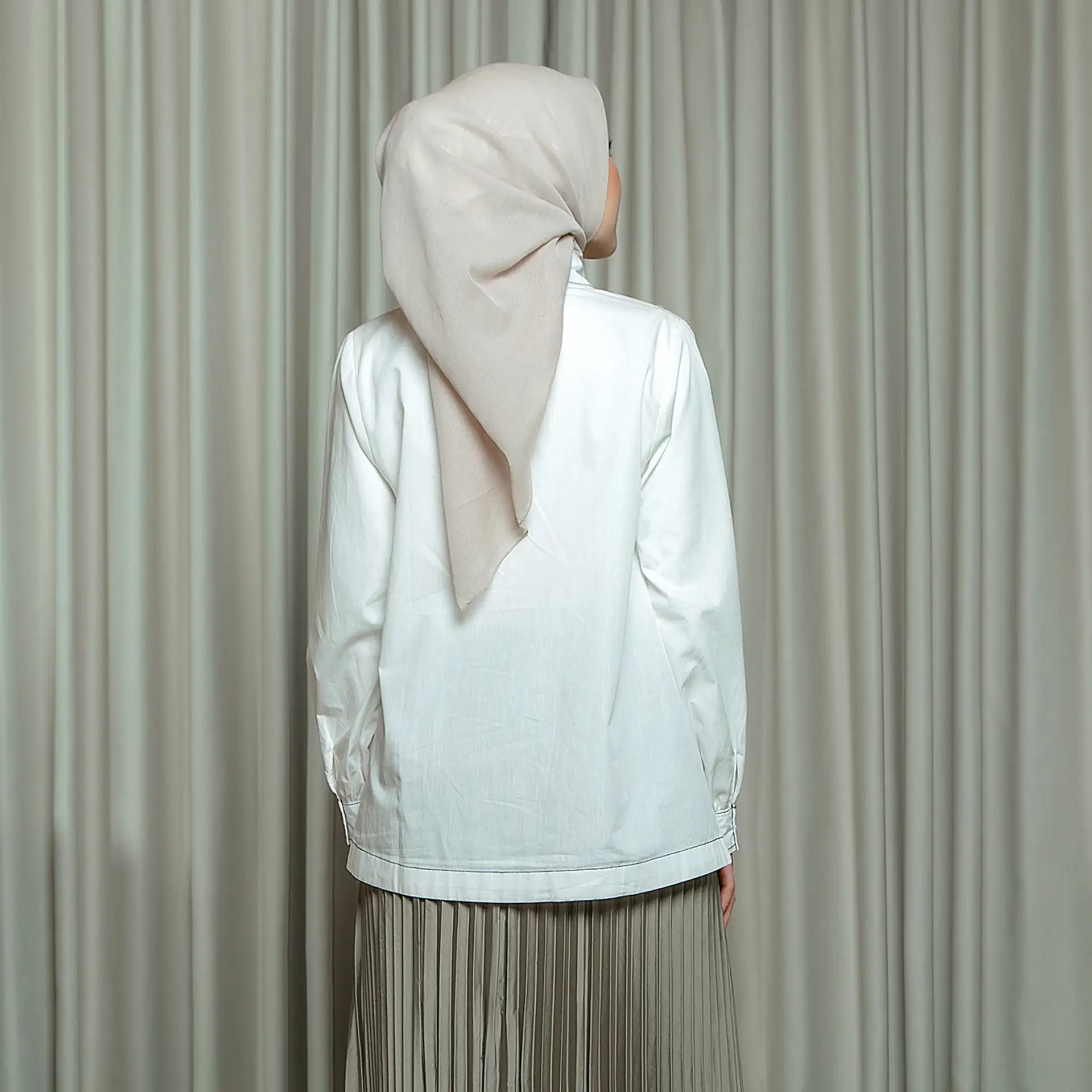 faustia broken white top hijabchickiara leswara 4