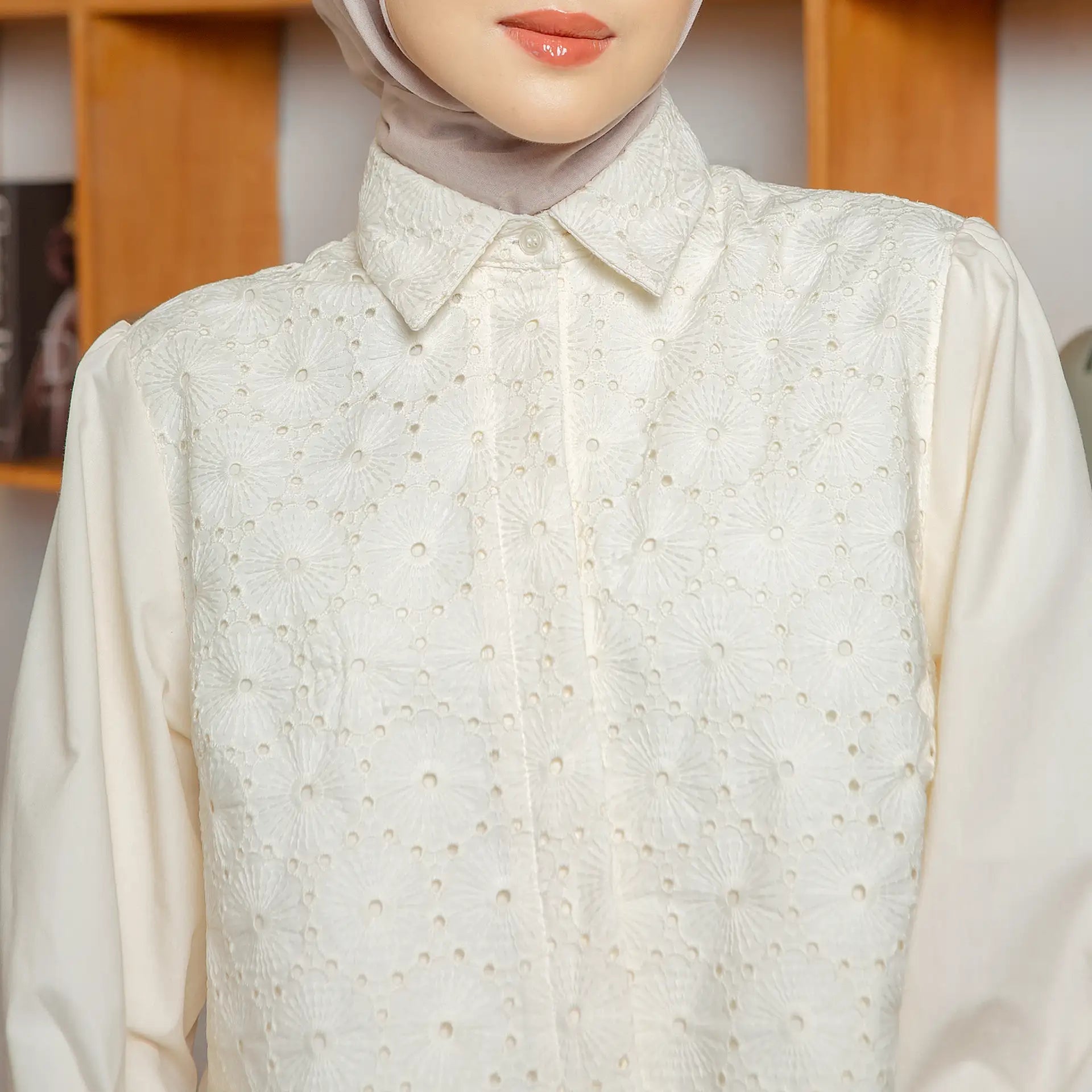 miskha embroidery creme top hijabchic kiara leswara kemeja cream 3