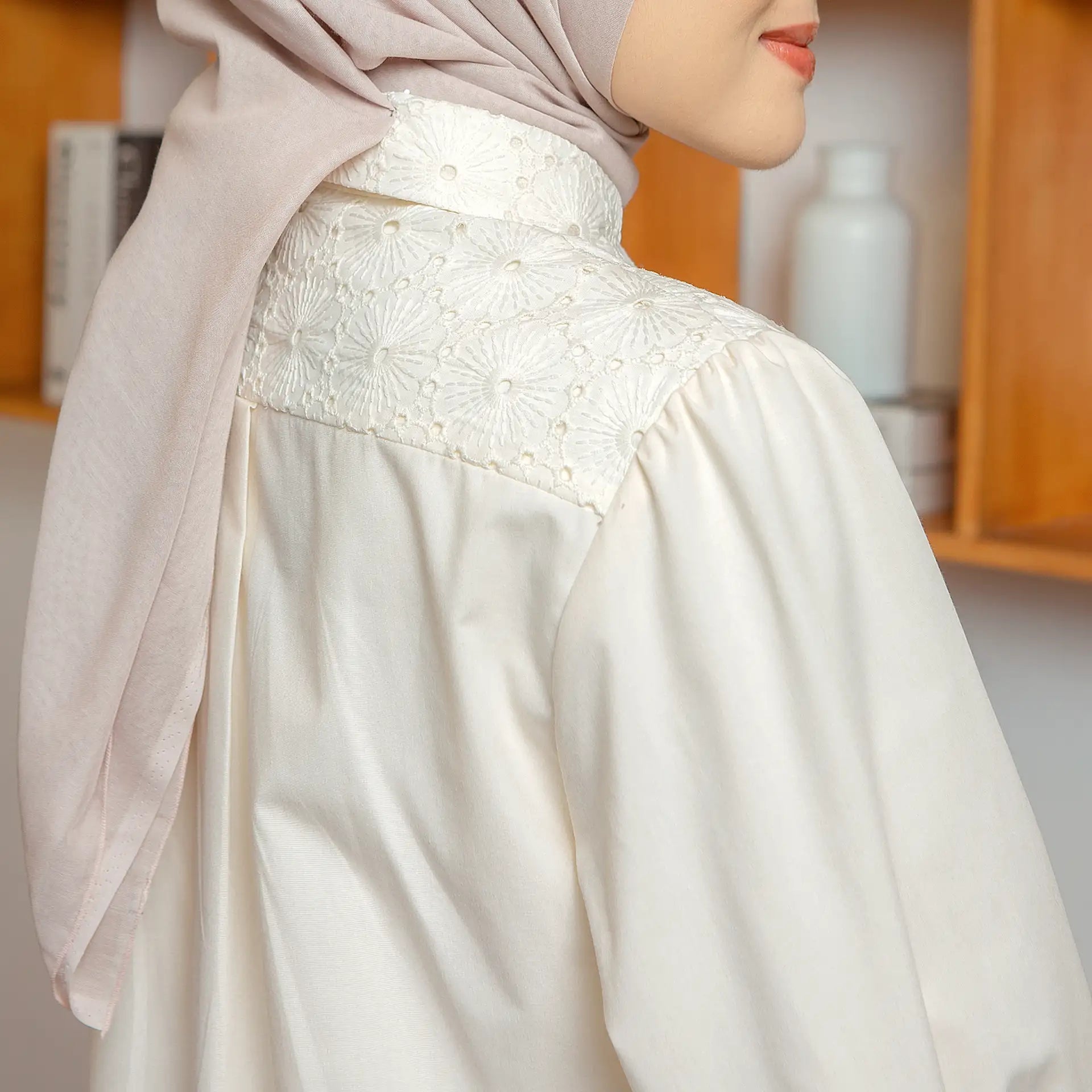 miskha embroidery creme top hijabchic kiara leswara kemeja cream 4