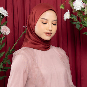 
            
                Load image into Gallery viewer, Giana Maroon Scraf | HijabChic
            
        