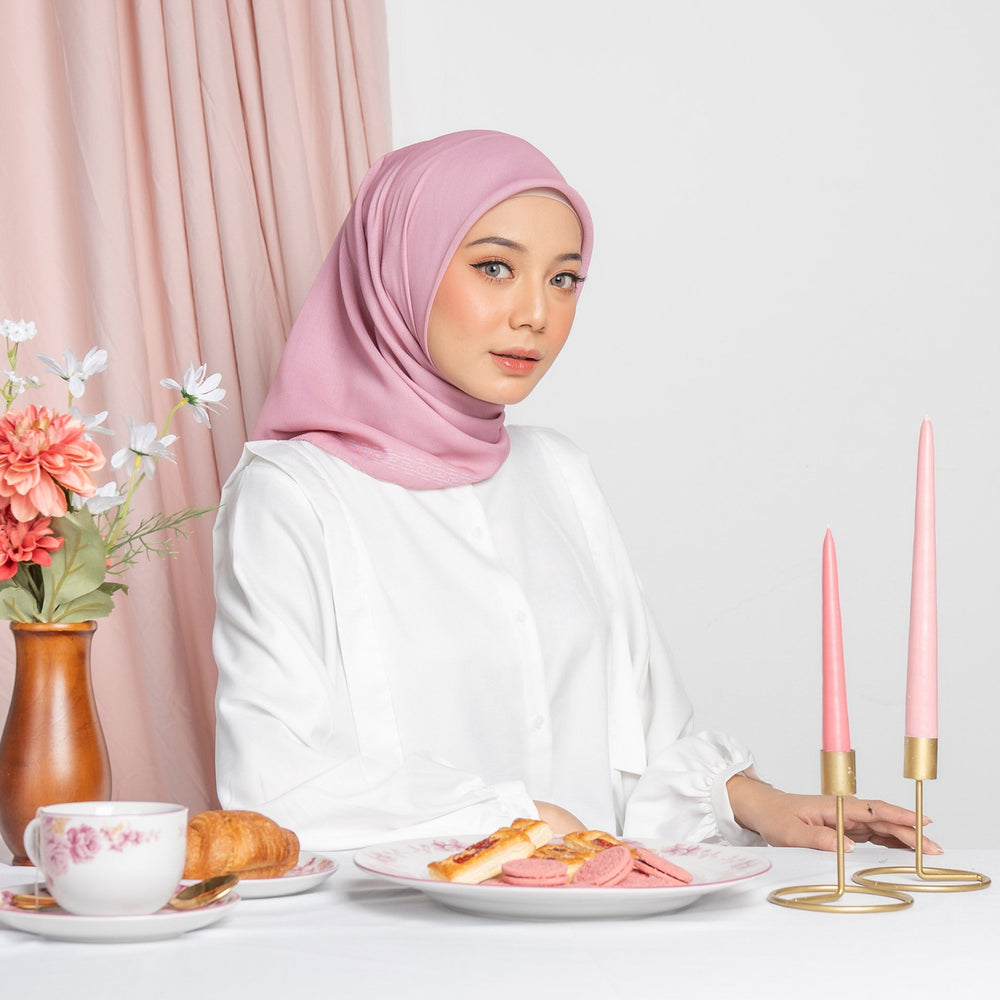 
            
                Load image into Gallery viewer, Runa Mauve Daily Scarf | HijabChic
            
        