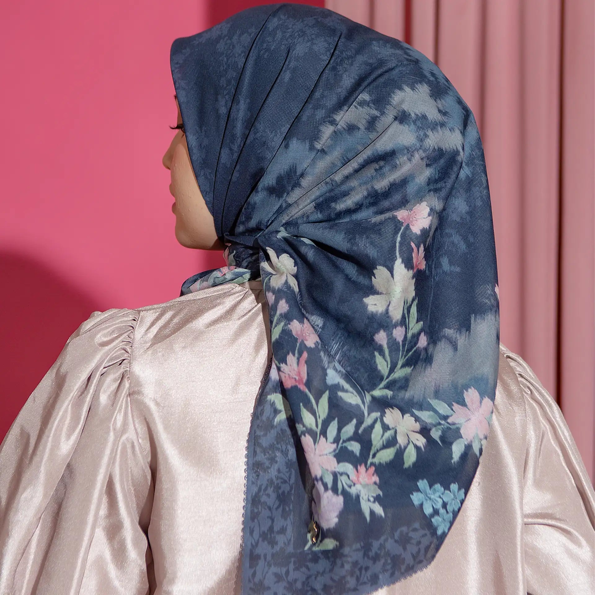 arabella scarf navy hiijabchic kerudung segi empat