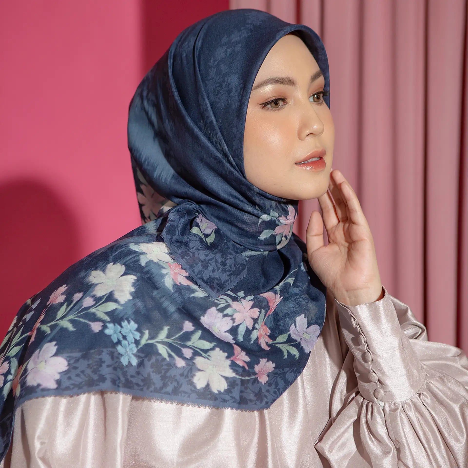 arabella scarf navy hiijabchic kerudung segi empat