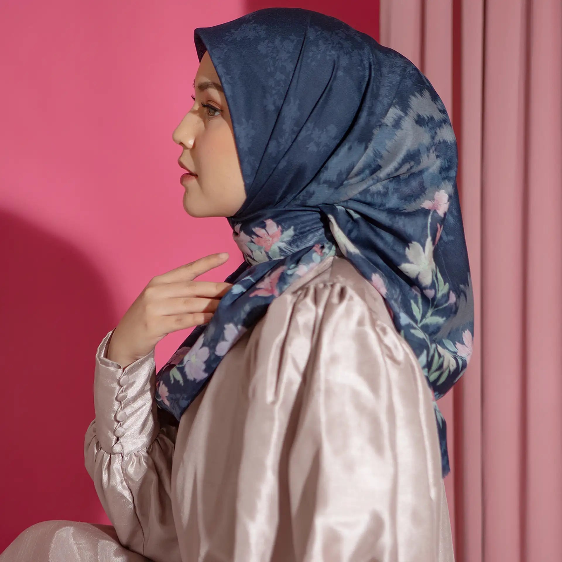 arabella scarf navy hiijabchic kerudung segi empat