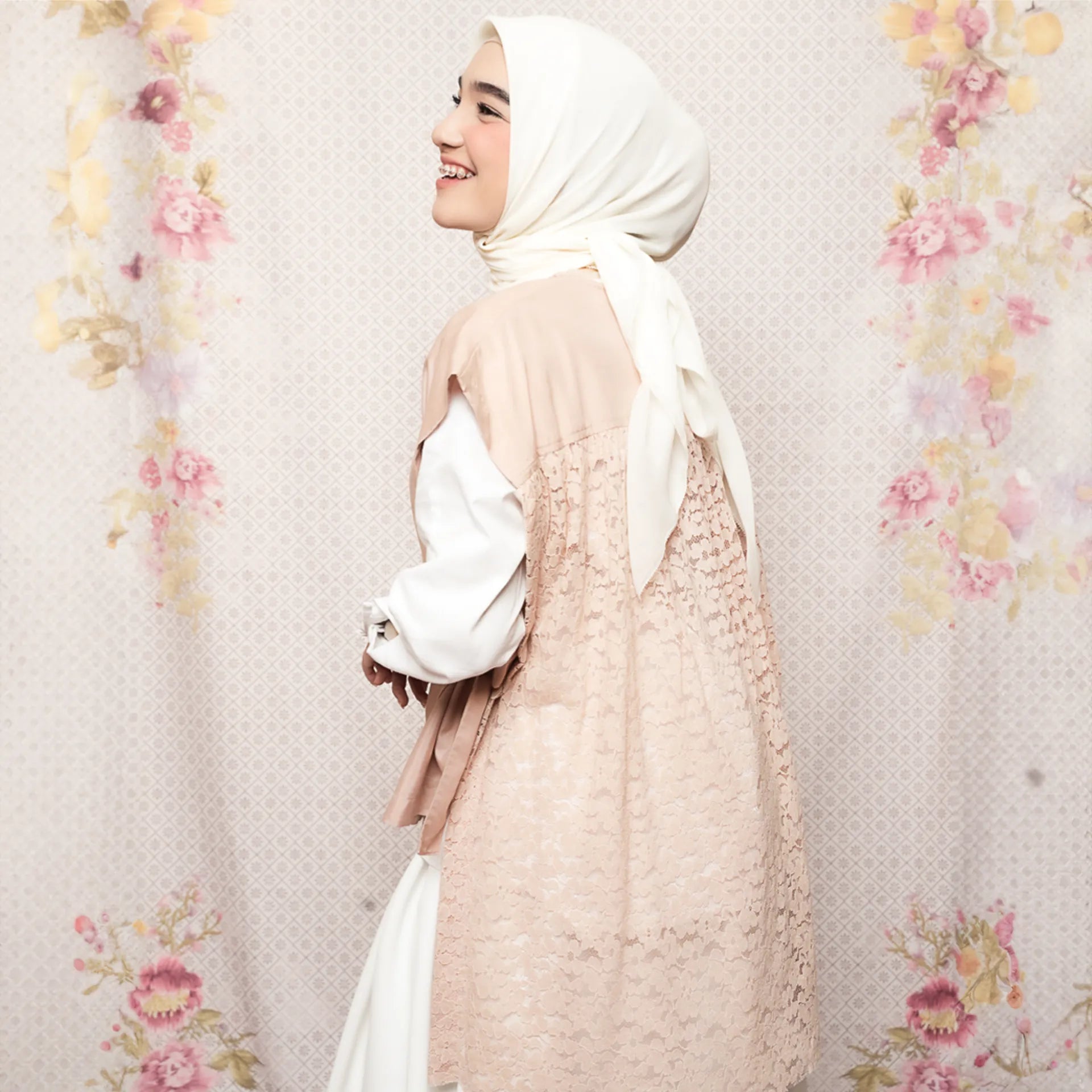 Eidlyn Nude Outer