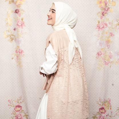 Eidlyn Nude Outer