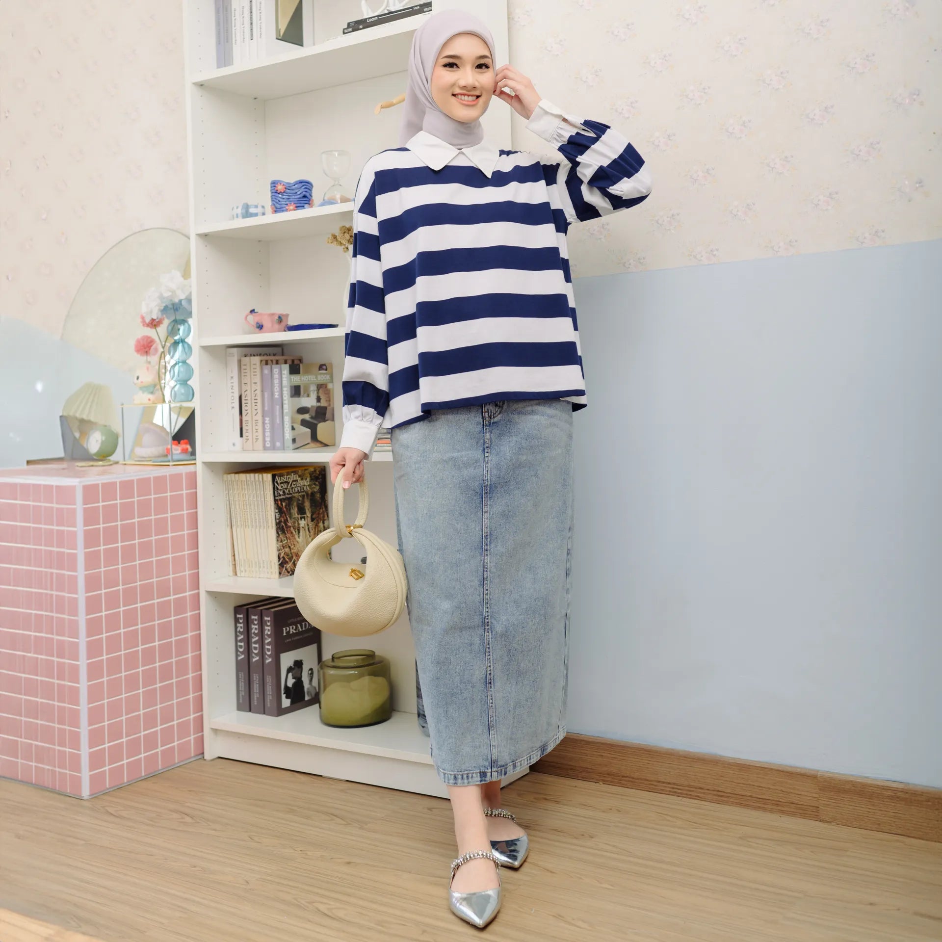 Damia Navy White Top