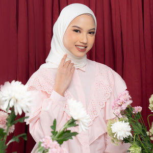 
            
                Load image into Gallery viewer, Giana Off White Scraf | HijabChic
            
        