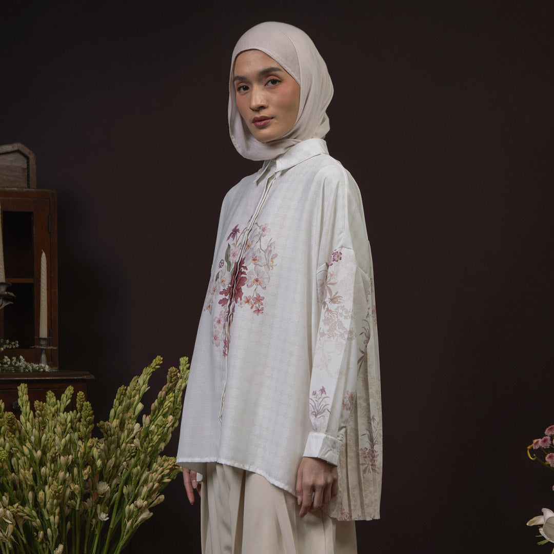 Renggani Broken White Top