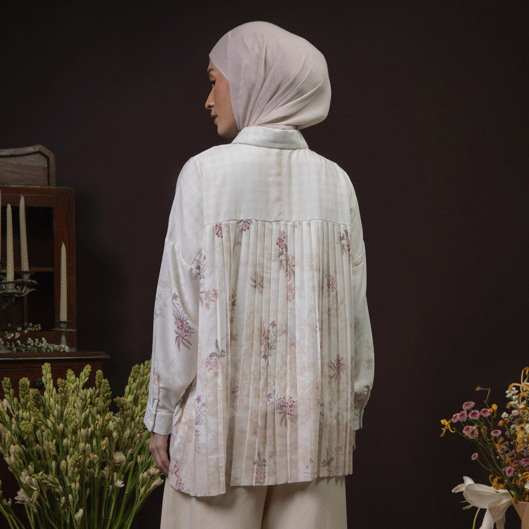 Renggani Broken White Top