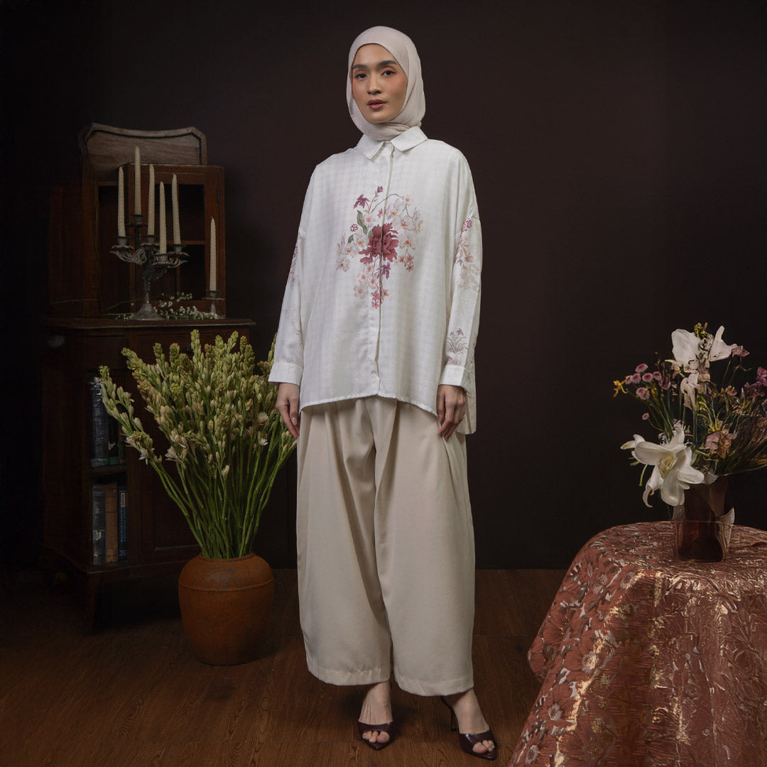 Renggani Broken White Top