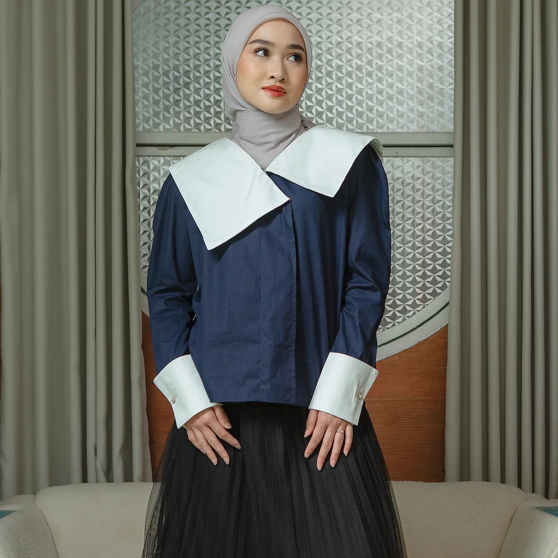 silva navy white top hijabchic kiara leswara kemeja biru navy 2