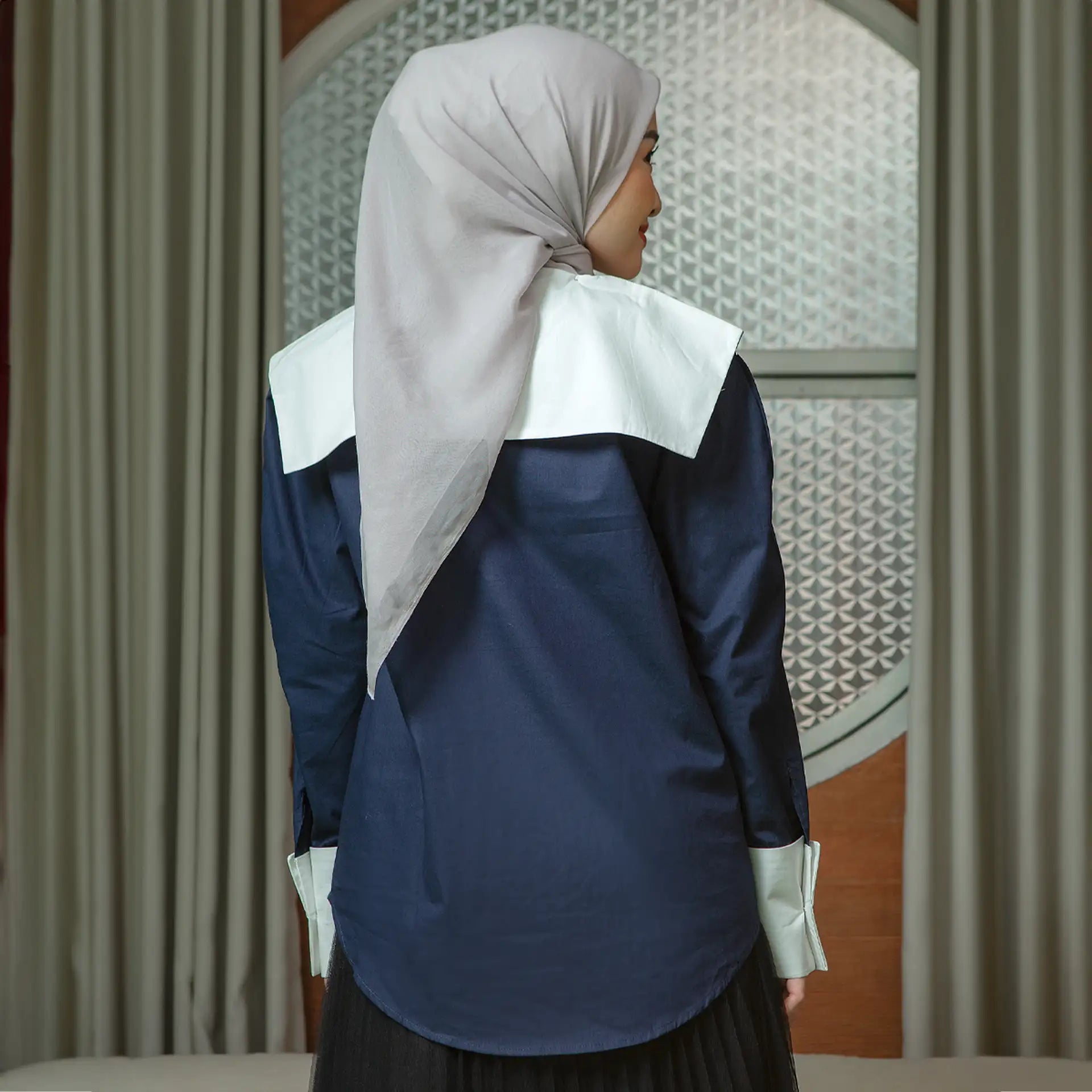 silva navy white top hijabchic kiara leswara kemeja biru navy 3