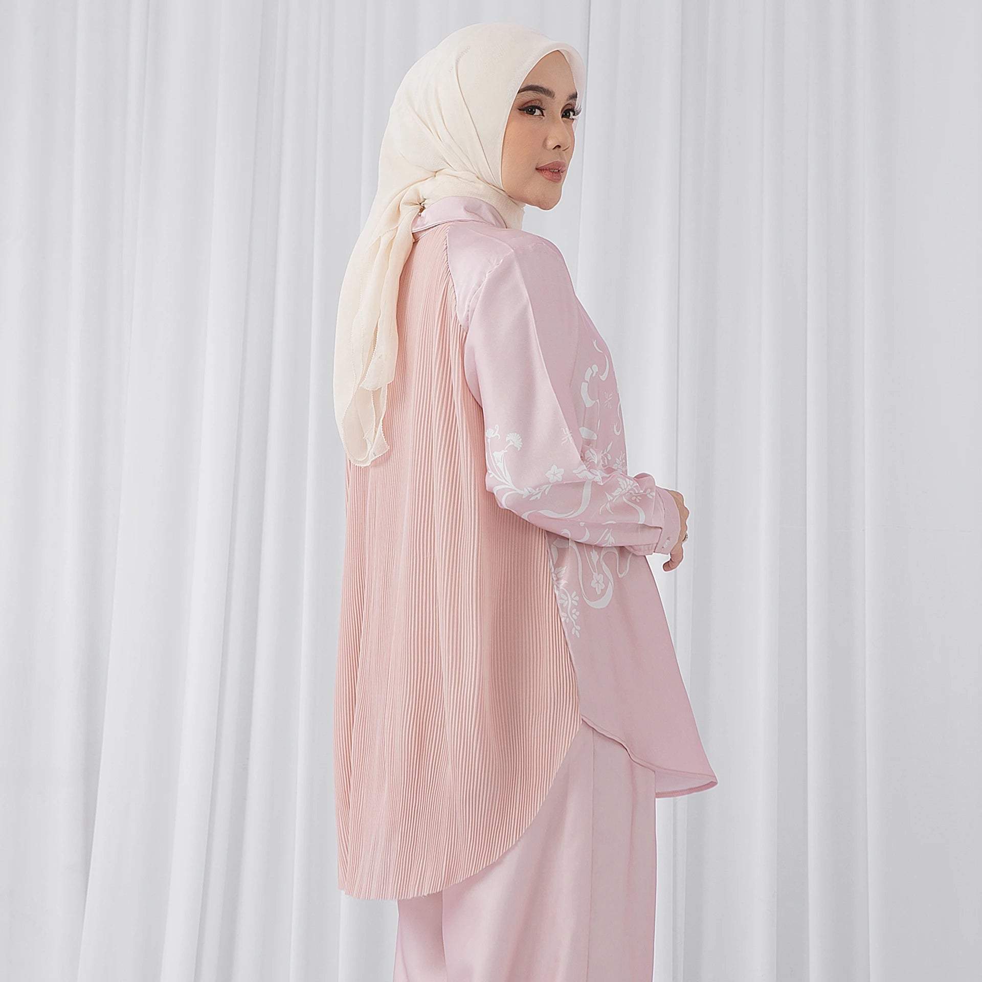 Tallyn Enchanted Pink Coquette Top hijabchic 4