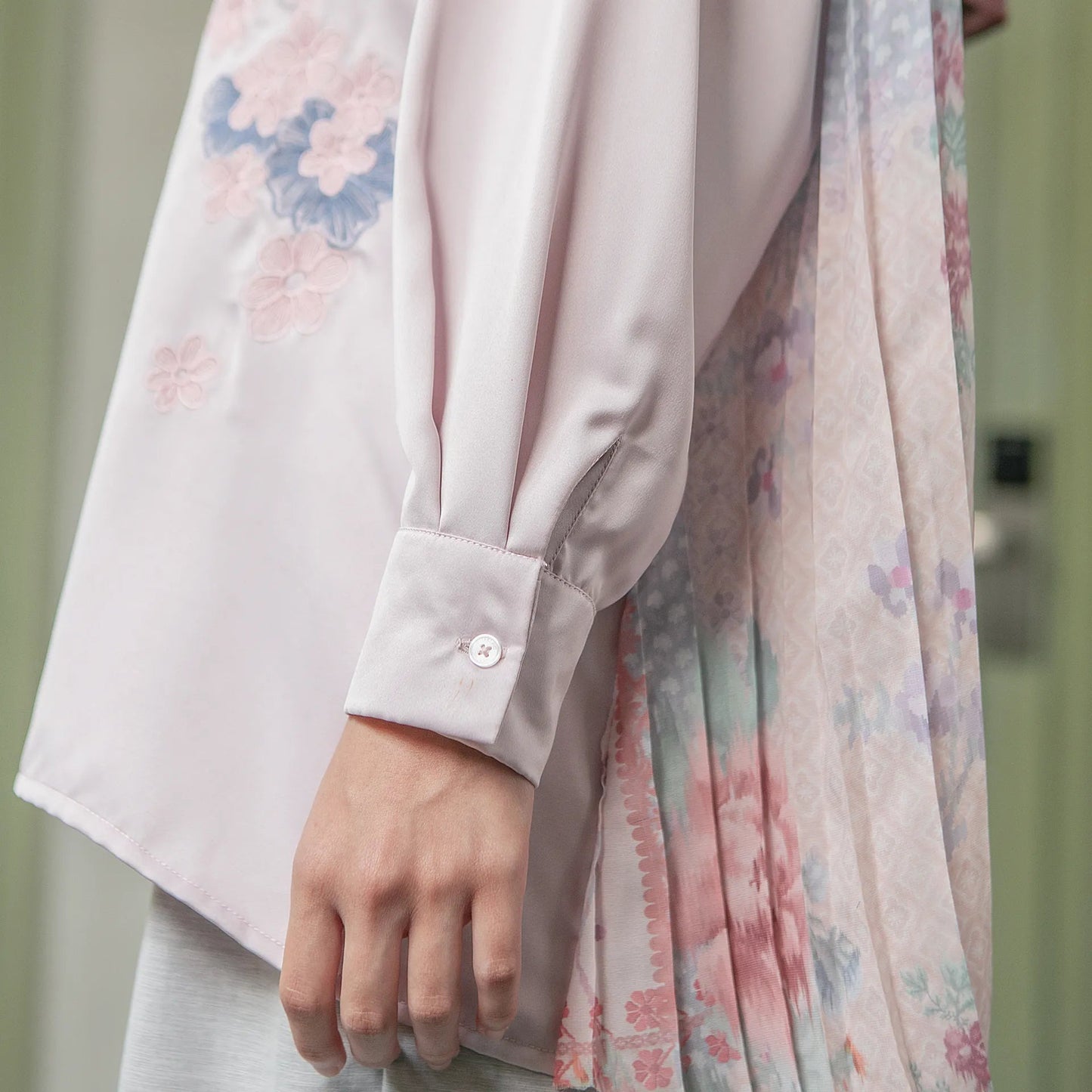 Yilan Pleats Orchid Beige Top (Pre-Order) | HijabChic